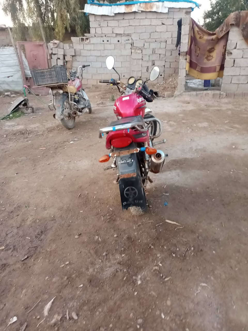 ماطور بانده للبيع موديل 2015 مكينه 200 كله شغال كهربائيّت شغاله السعر 300 خاص او تصال ***********
