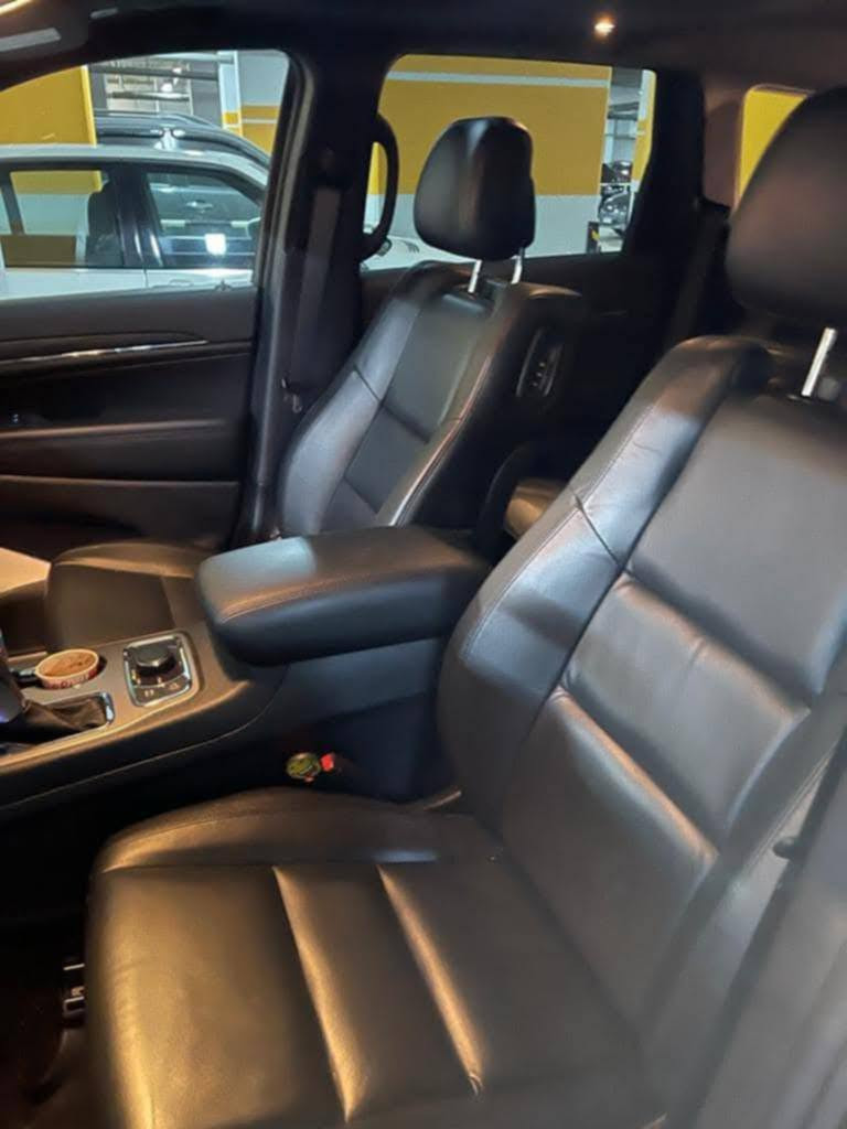 Jeep Grand Cherokee 2022
🔥 جيب جراند شيروكي موديل 2022 – أعلى فئة 🔥
✨ بحالة ممتازة وقريبة جدًا من الزيرو.
✅ أعلى فئة ✅ محرك 5700 CC V8 (8 سلندر) ✅ فابريكا بالكامل ✅ جميع الصيانات بالتوكيل 📍 العداد: 98,000 كم 📄 رخصة سارية لمدة سنة
📍 المعاينة: باسوس – القليوبية


**إذا كنت صاحب هذا الإعلان وتريد حذفه لأي سبب، رجاءا أرسل رسالة إلى الدعم الفني**