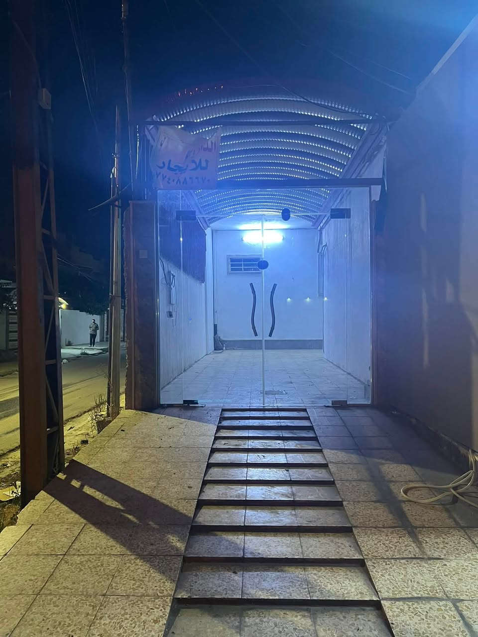 بيت للايجار المساحه 200 متر عدد الغرف 2 و اسقبال وصاله طابق واحد + بيتونه يصلح سكني وتجاري موقع تجاري 
الموقع حي صدام سايدين النعيمي مقابل سايدين الموله قرب جامع النعيمي  للاستفسار ؟ ***********

