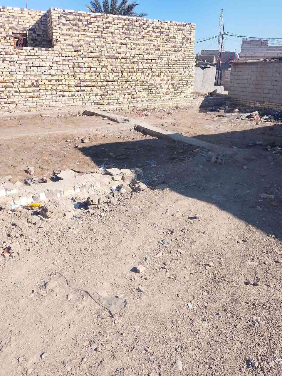 عرصه طابو زراعي المساحه ١٩٠ متر
نهايه حي العسكري تبعد عن الطابو ٣٠ متر ماي وكهرباء وكذلك المجاري قريبه عليه السعر ١٠ مليون لاتصال على الرقم ***********
