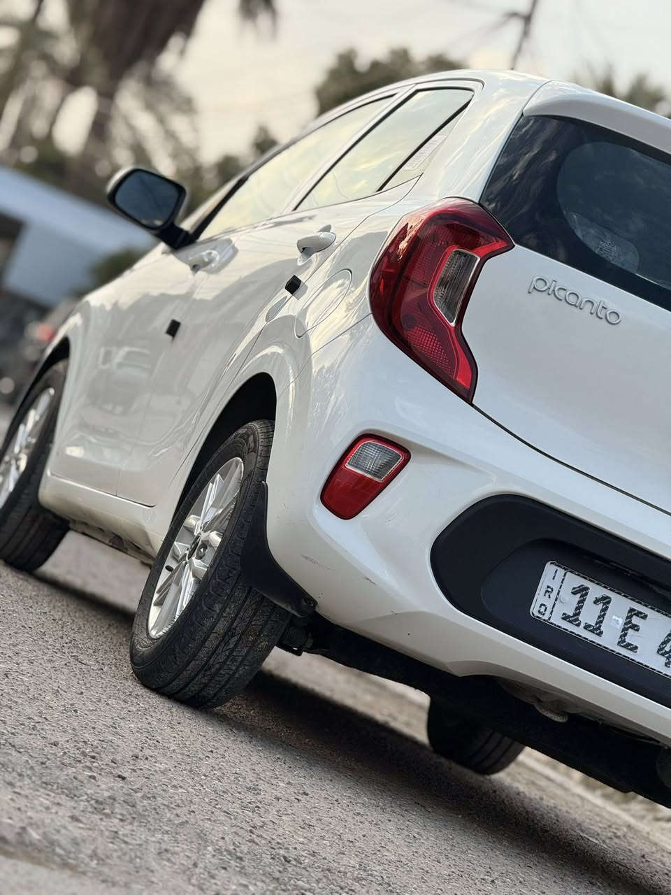 كيا بيكانتو خليجي
ضمان (الشركة الدولية العراقيه)
موديل ٢٠٢٣ 
السياره شبه زيروو 

🔺كفااااله عامه 
(كفالة من الصبغ والتبديل والتعديل والبارد والحالوب كفااالة عامه) 

⬅️ السيارة رقم بغداد الدولي الجديد 
مشروع وطني ومجددة ٥ سنوات 
الى سنة ٢٠٢٩

⬅️ماشية ( ٢٢ )الف كم فقط
السيارة ب اسمي 
تحويل ثاني يوم 

⬅️السيارة ماخذه من الدولية ع ايدنه فقط 
وجديدة وكل غراض الشركة بعده بيه 
والسيارة الفابلون والنايلون مال سيارة من استلمته كله بعده بسيارة محد لاعب بيه
حتى الجداحة والاريل بعدهم بنايلون الشركة 

والشكنات لحد هسه مفاك النايلون منه حتى الاستيرن هسه شلة الدوشمة مالته

⬅️والسيارة جاهزة من كلشي 
وكلشي باقي بيه على بلاد من استلامة من الشركة

🔺ومعروفة مواصفات البيكانتو مال دولية 

⬅️مواصفاته /
شاشة اندرويد 
كاميرا خلفية دوارة
حساس خلفي 
محرك دوش المرغوب
 ٤ سلندر
ويل كب
٤ جام كهرباء
الداخل كشنات مخمل بعده بنايلون الشركة
بروجكتر امامي 
فول تحكم ستيرن
اشاير بلمري
مري شفط 
مري كهرباء
مخرج AUX
مخرج USB
ماشية ٢٢ فقط
جي بي اس 
مانع انزلاق 
حساس اطار
علامة كيا الجديدة
الداخل اسود فحمي

⬅️السيارة قبل كم يوم داخلة هزه جديدة ومحول الرقم الجديد ومجدد السنوية ٥ سنوات ومن كلشي كاملة يعني الياخذه مجرد تحويل 

⬅️ والسيارة شبه زيرو وكفالة من كلشي 

السيارة سعره ١٣٠ ورقه 
(دفتر و ٣٠ ) 
مكان السيارة بغداد 
وهذا رقمي 
***********
