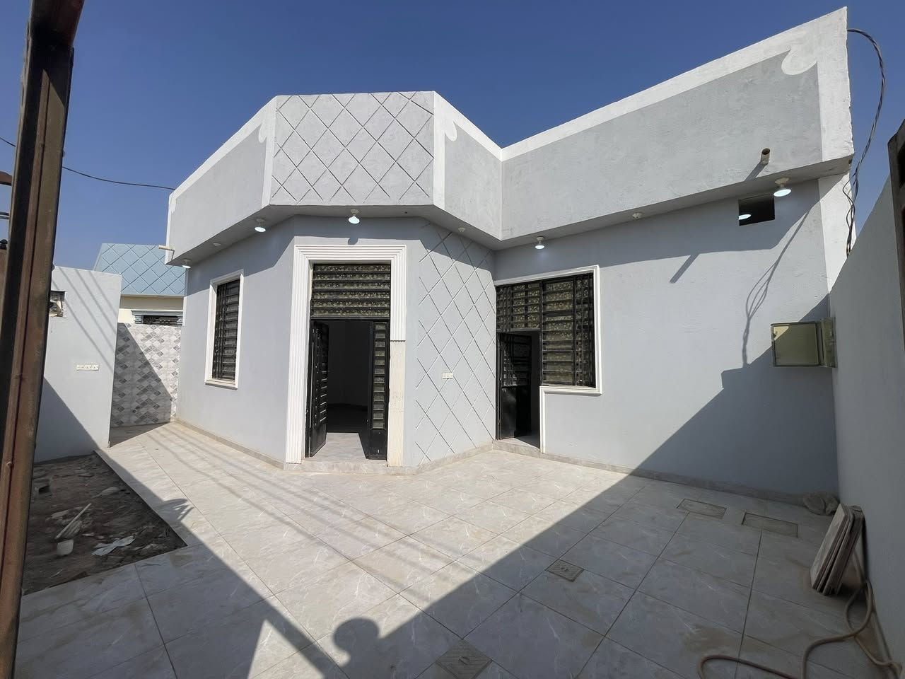 ‏بسم الله بيت للبيع المساحه 200
المكان ابو الخصيب العوجه سارع السيلاوين مقابيل بيت سيد علي الصافي 
2قرف منام  استقبال صاله كبيره مجموعا صحيات دخل وخارج 
السعر 90 او بيه مجال￼ للاستفسار 
WhatsApp 0773 0333285
