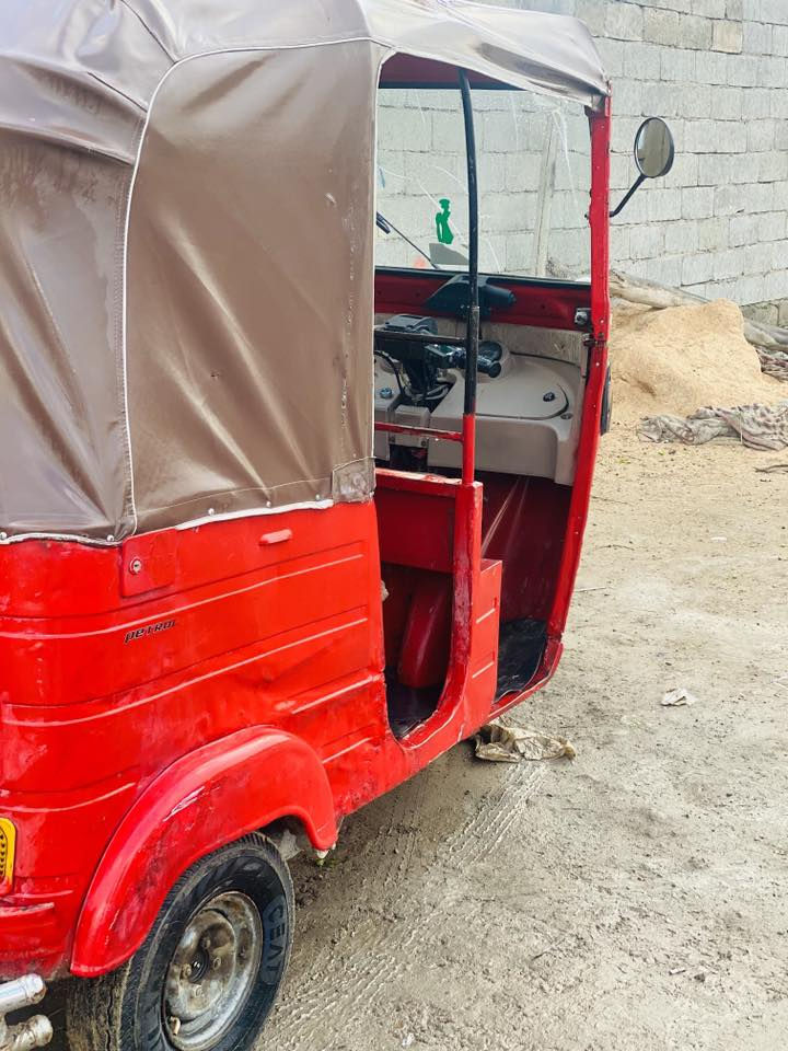 السلام عليكم تك تك البيع موديل 17 محرك 20 نضيف اوراق كامله تكفلك بيهن مكاني بغداد الدوره ابو الديشير السعر / 3 ملاين وبيها مجال الشراي الرقم ***********
