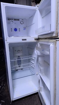 ثلاجة • حجم وسط • نضيفه