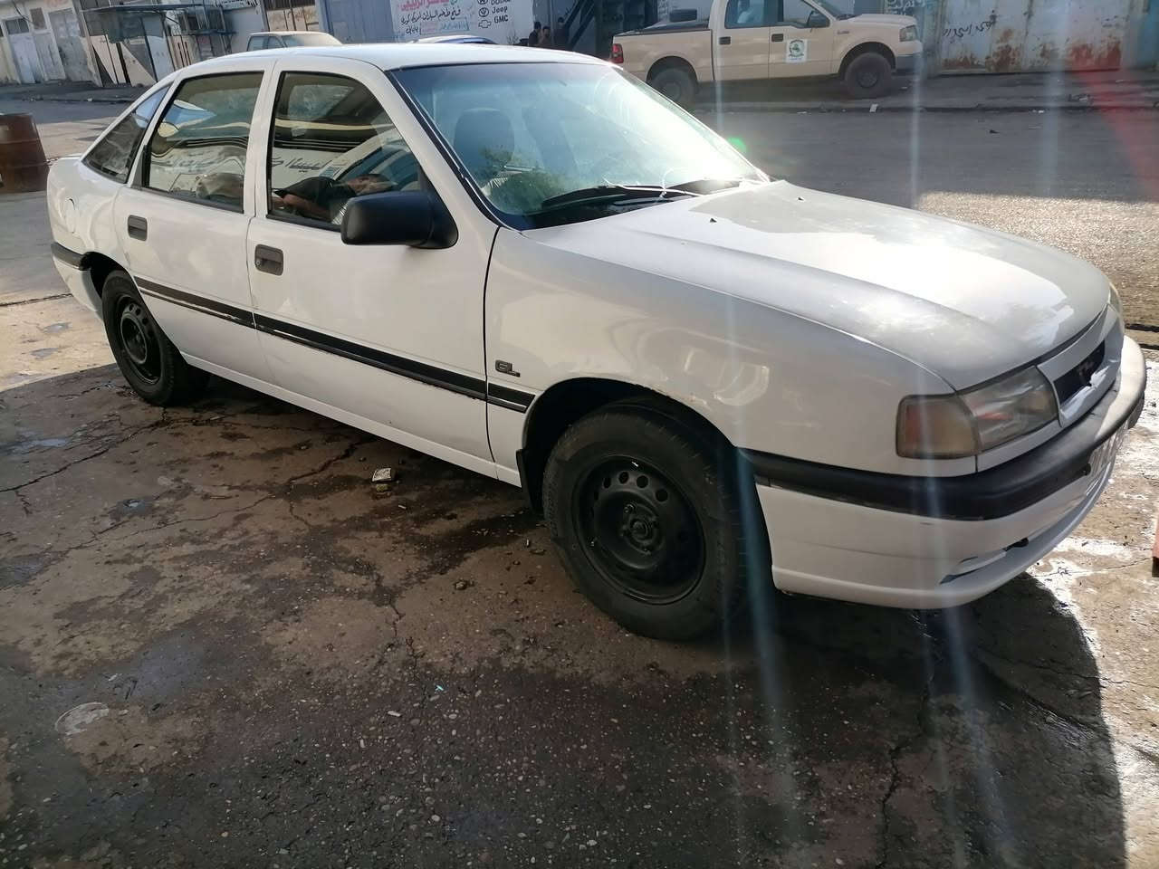 سلام عليكم.🛑 للبيع اوبل فكترا جنطه▫️ موديل 1992🛑 .مكينه حجم 16.كير عادي فول عادي السياره حلوه سنويه لي 2031 شرط التحويل🛑رقم اجنبي  مصلح بيها دواير ودوسات العنوان الموصل الأيمن الاتصال ***********🛑 والتواصل خاص السعر. 36$وبيها مجال بسيط
