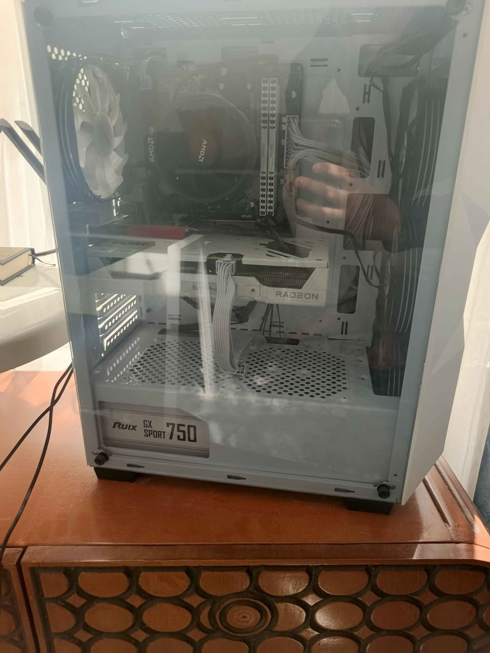 Motherboard: ASRock b450 hdv
Cpu: Ryzen R5 5600X
Ram: 16 GB DDR4 3200 
PSU: ruix gx sport 750 watt
Wifi and Bluetooth: cudy Wifi and Bluetooth card
Gpu: AMD RX 9060XT 16 GB sapphire
Screen: Lenovo 1080*1920 100hz
بدون شاشة التجميعة بمليون و ثلاثمئة مع الشاشة بمليون و اربعمئة، التجميعة تكون بيضة مع ار جي بي ازرق و بيه تحكم بالالوان. موصل, نينوى


**إذا كنت صاحب هذا الإعلان وتريد حذفه لأي سبب، رجاءا أرسل رسالة إلى الدعم الفني**