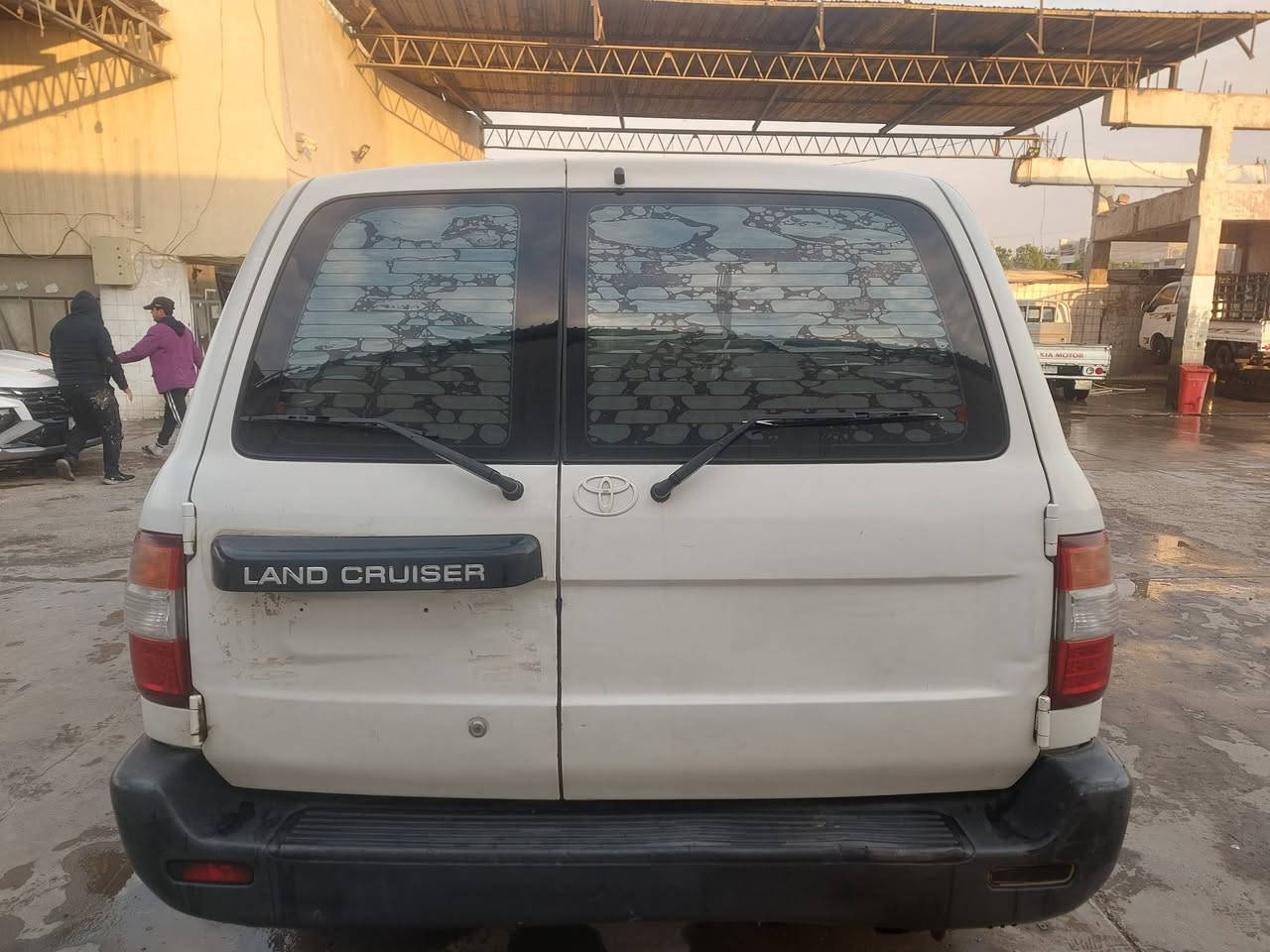 ( ادوات_ ادوات _ ادوات )
السلام عليكم  للبيع لاندكروزر مونيكا موديل 2004 السيارة مصفحة بلادية تصفيح شركة تراسكو الألمانية السيارة جديدة مكينة وكير بلادية تدفئة تبريد  تخم تاير  السيارة جاهزة ما ناقصهة شي السعر 55 ورقة وبيها مجال مكان السيارة بغداد رقم التلفون ***********
