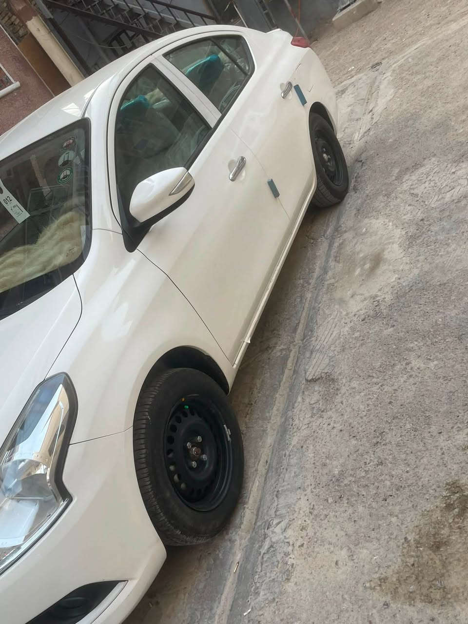 سلام عليكم نيسان سني مصري ٢٠٢٥ماشيه ٣٦٠٠٠ ،***********
