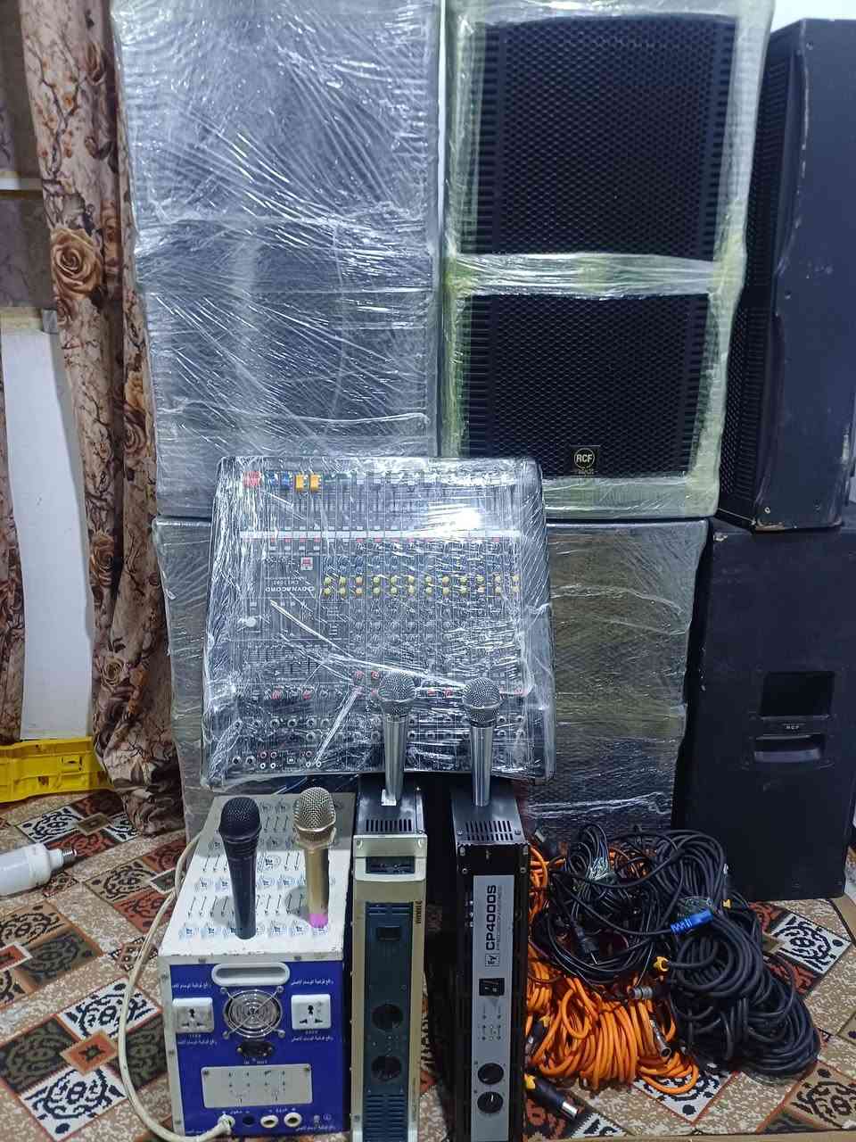 اللهم صلي على محمد وآل محمد...
شباب خدام الحسين منضومت صوت كامله تحتوي على جهاز داينكورد متياز الدرجه الاولى...سماعات ارسي اف اوربي...بورات درجه اولى....لواقط ٤ داسكو الاصلي...وايرات قفل الاصلي ...الاستفسار ***********
