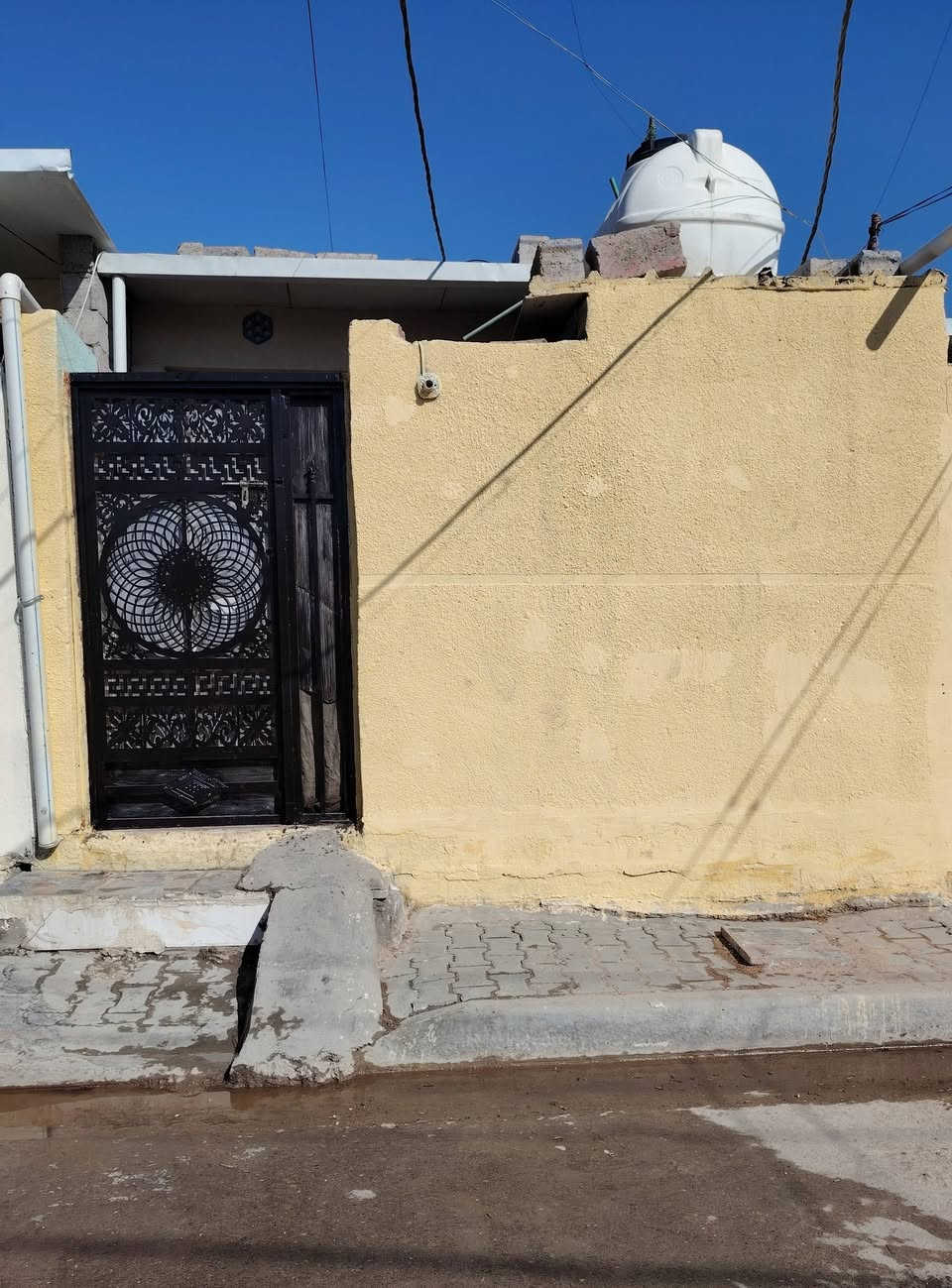 السلام عليكم مشتمل للبيع
مساحة 70متر السكف سندويش كاعيه شتايكر يحتوي على غرفه نوم مع استقبال مع صاله مع صحيات الموقع بغداد حي السلام القدس شارع المستشفى الجديد
مجاور مركز شرطه الخنساء

ملاحضه المنطقه تابع دائرة بلدية بغداد الجديدة مشمول بالتمليك فول خدمات تبليط ماء مجاري كهرباء انترنت والاستفسار واتصل عله الرقم ***********
