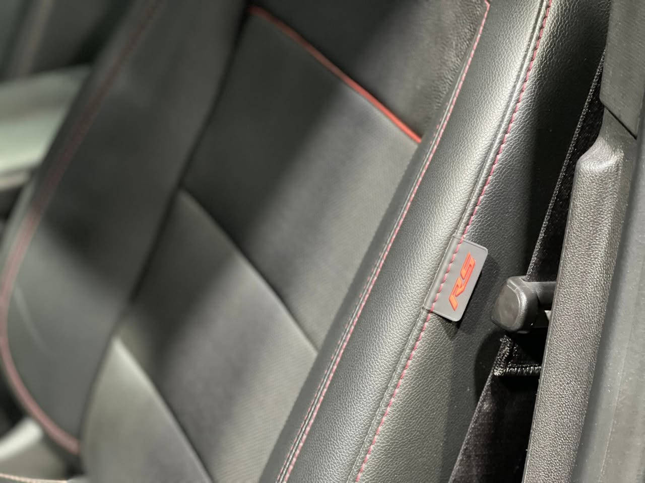 للبيع فول Rs بدون ايرباك السعر ب 165 ورقه
***********

***********
