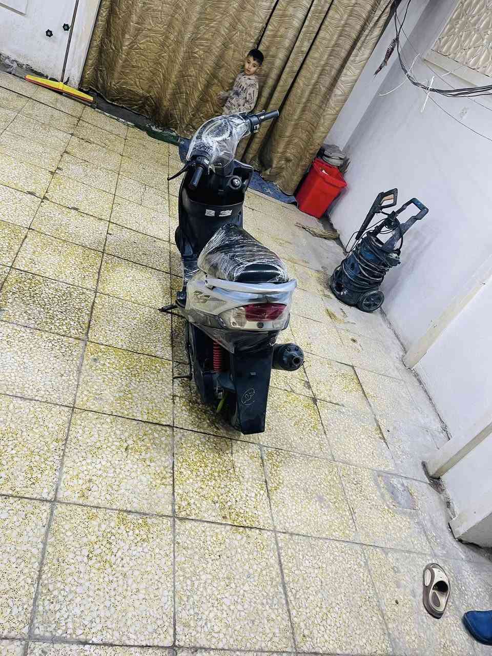 سلام عليكم
دراجة ماكس عدله 🛵 للبيع  

بلاديه وراق كامله  السعر ٥٠٠ وبيه مجال 

العنوان بغداد مدينه الصدر  📞 ***********
