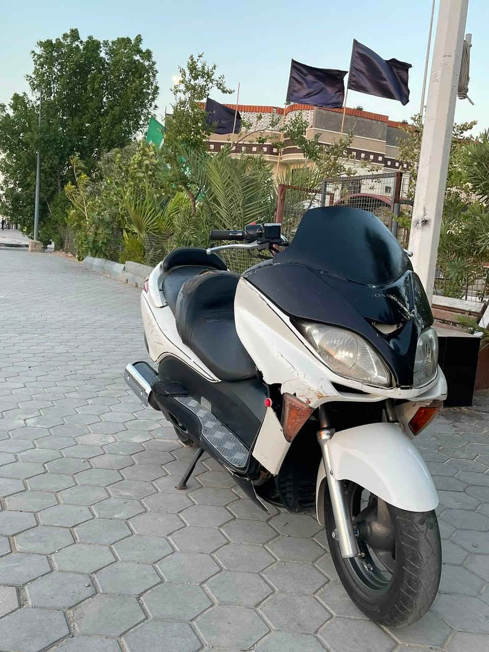 @السلام عليكم 
للبيع دراجه فورزه 08 الدراجه مثل ما بل صور علئ حطته معرفه مواصفات الفورزه كير سرعه ١٦٠ تايرات جدد جويتر ماله البلادي الدراجه ما مفتوحه ولا مجفته ويم الفحص يبين الدراجه كهربائيات مكينه نهضه كلجات كلشي ما بيه شي الله شاهد تخبل بلسرعه.راديتر نضيف كلشي ما عوزه مال جناي بس كفراته شوي متاذيه بس 
المكان بصره كزيزه رقم التلفون *********** 
السعر مليون و ١٠٠ وبيه مجال بصيط
