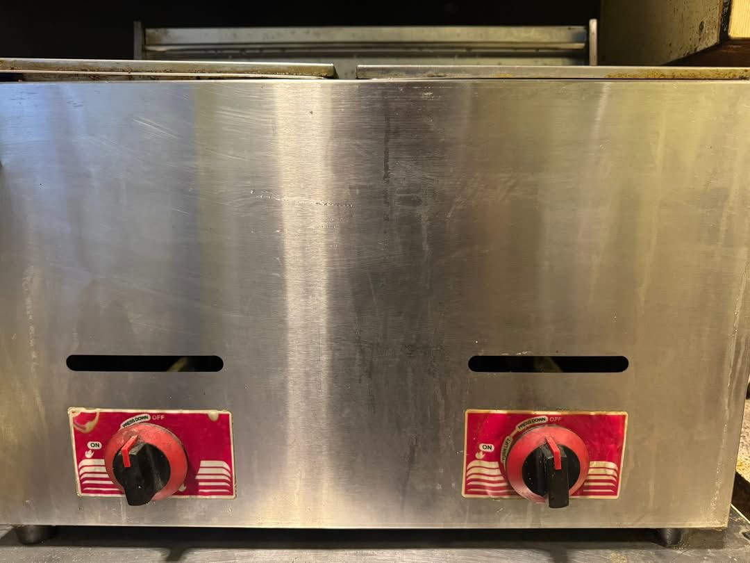 اسلام عليكم
قلايه. اكريل. تركي.  قياس 50. 

قلايه فنكر. 2 حوض. تركي 

ميز المنيوم. عادي. طول 150 

دكت المنيوم مع ساحبه. 120 / 80 

للبيع كلهن شلع     … مكانهه السيدية 

سعر.  550 وبيه مجال. 

***********
