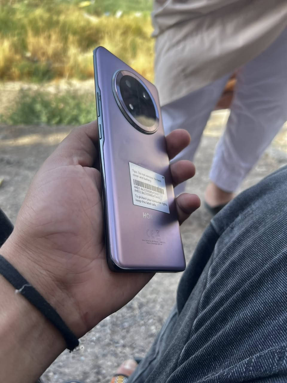 هونر X 9 c للبيع 
ذاكرة 256 
عشوائية 12 
ملحقاته كاملة قبل شهر ونص فتحته من الكارتون 
تواصل خاص أو اتصال *********** 
مكاني ديالى أو بغداد
