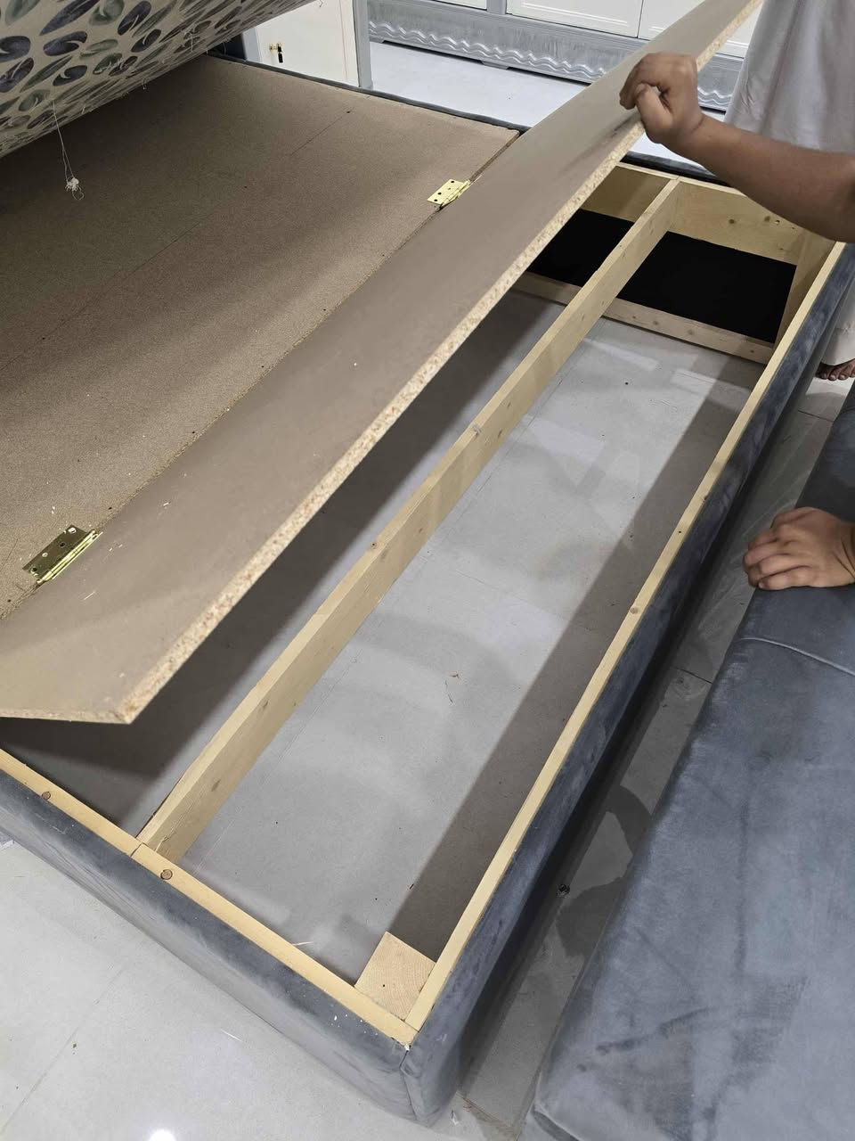 عمل ونجارة محمد باسم الكيم حسب مايطلبه الزبون وضمان بالمواد والعمل ديوانيه الحمزة ي*********** اي موديل يعجبك اسوي الك عنوان المحل كراج الملاح قرب دزني لاند محلات سيد يعرب
