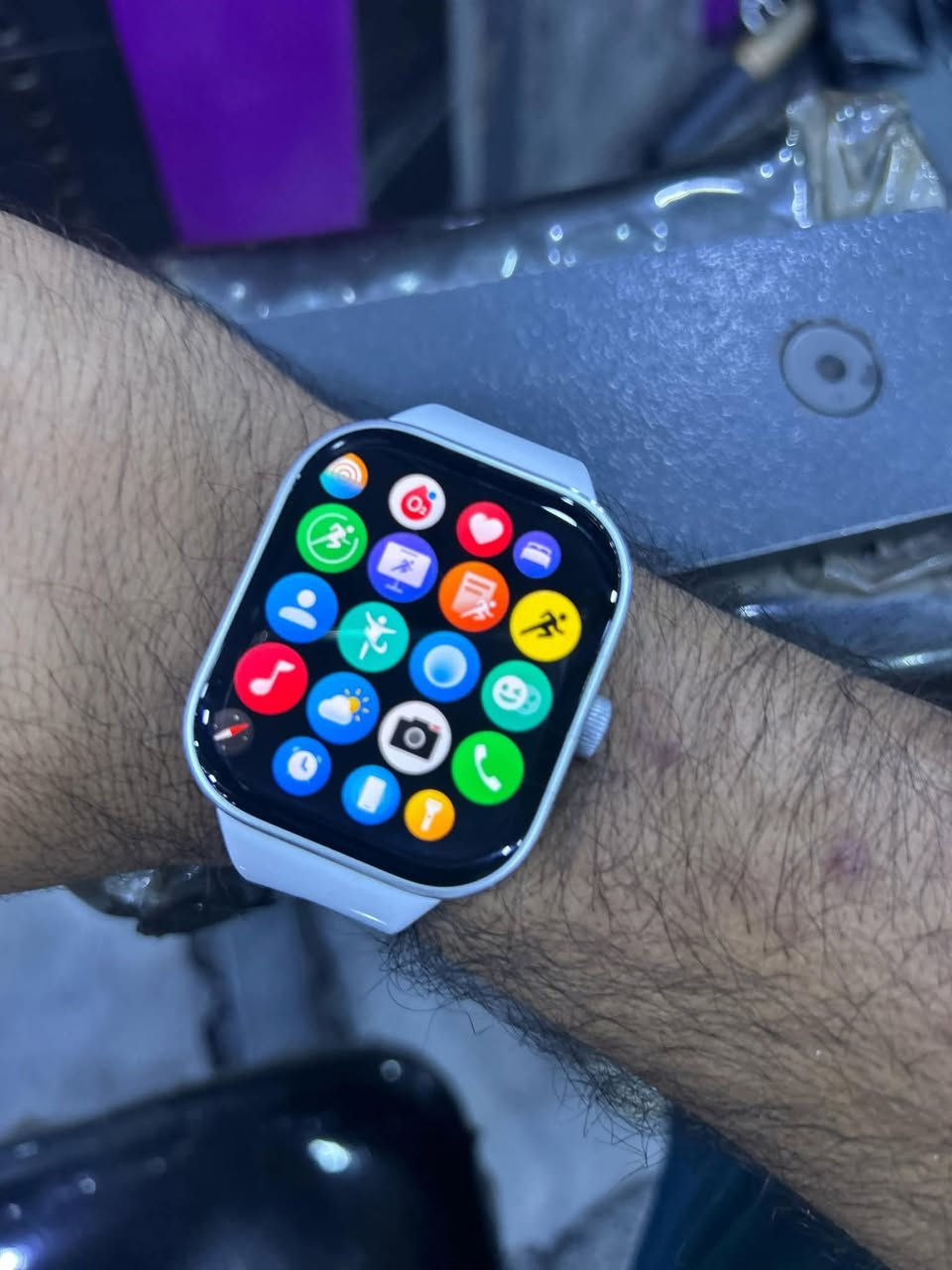 ساعة شاومي
ريد مي واج 5
السعر 100 الف وبيه مجال بسيط
المميزات
الرد على المكالمات 
قياس نبض القلب
تحميل نغمات
تشتغل على الايفون والاندرويد 
قياس النوم والرياضة 
وهواي مميزات بعد بيه
مكفولة كفالة ونظيفة
استخدام قليل 
كارتون كامل ملحقاتة وياها
وياها سيورة هديه تقريبآ خمسة لو سبعة 
توصيل فقط داخل البصرة
تواصل واتس اب فقط
***********
