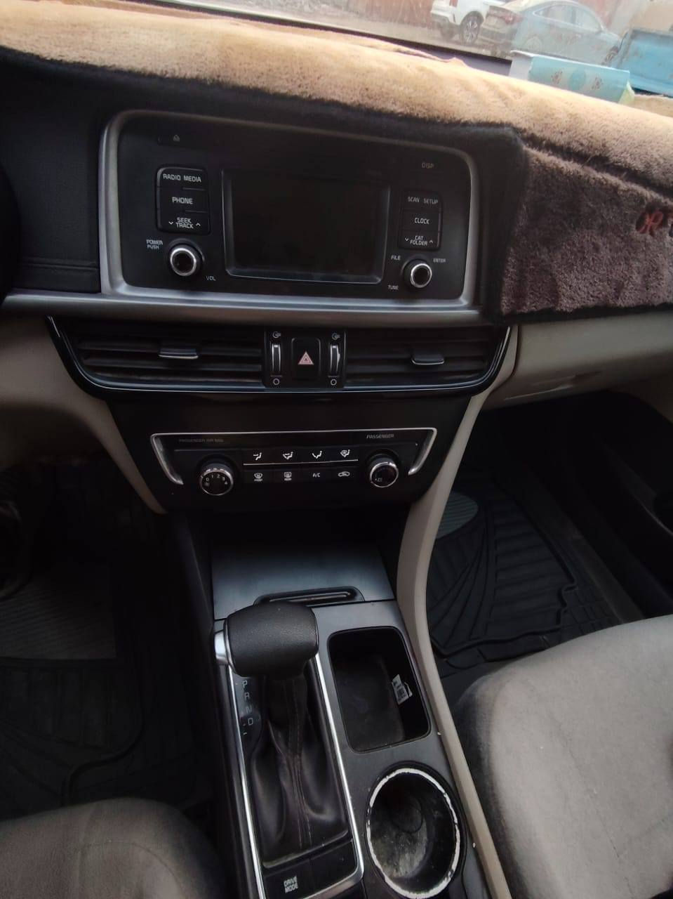 سلام عليكم للبيع اوبتيما وارد أمريكي ٢٠١٦ رقم قادسية لونها رصاصي غير محدد
محرك ٢٤٠٠ مكفول وتخم تاير جديد
  تحكم ستيرن تبريد ثلج شغال ماشيه ٩٨ حقيقي شاشه وكامره اصليه و ثلاث وضعيات عادي وسبورت وايكو
 سياره ثاني يوم تداور بأسم المشتري
 سنويه لل٢٨ حداديه مال شركه
سياره مدوشمه ارضيه وكشنات 
 حادثه من امريكا بسيط وبيه سونار   
السياره كلش حلوه ونظيفه مال جناي
ماتتعب عليه
سعره 125 ورقه
مكاني ديوانية _قضاء البدير
***********
***********
