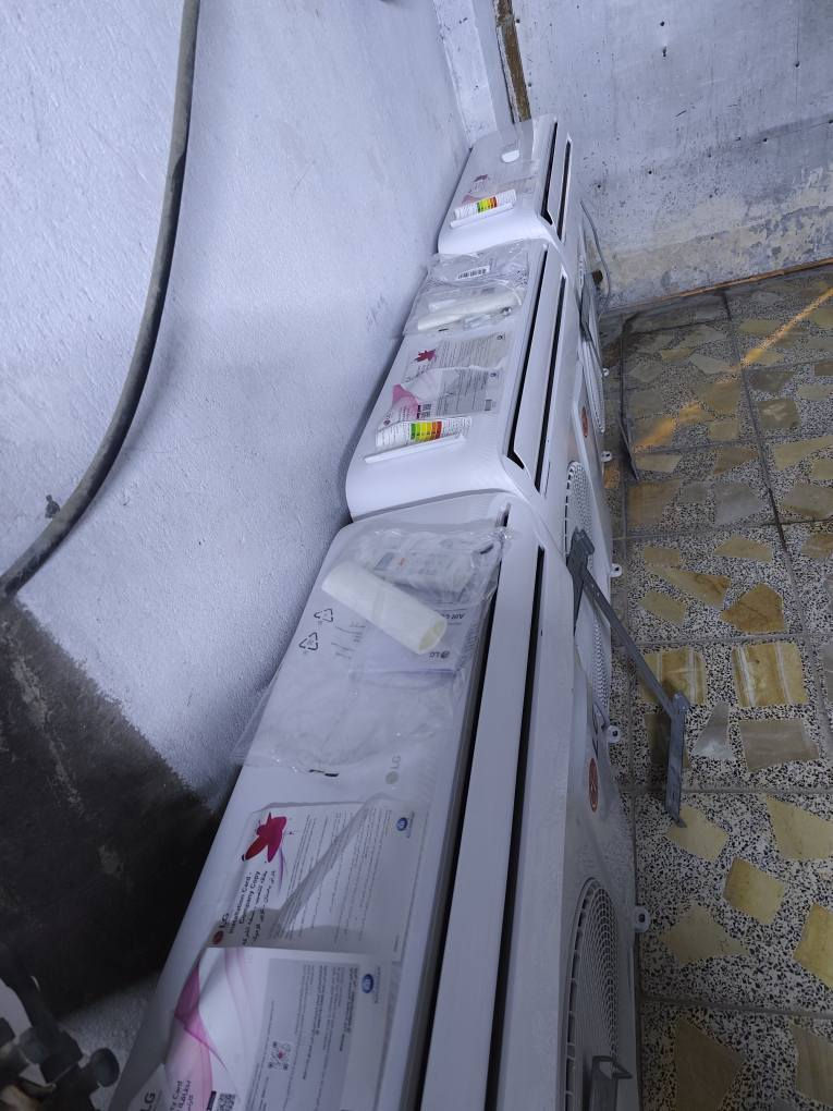 سبالت LG خوشناو الأصلي عدد 3 مستخدمات اقل شهر 
بعدهن بضمان شرط بجيس رقمي *********** البصرة, العراق
