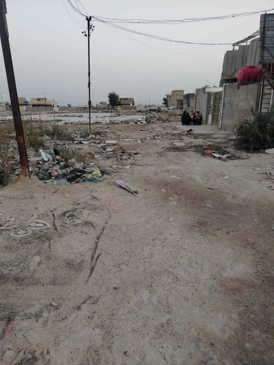 من رخصت الادمن قطعه الارض للبيع 100م واجيه 5 ونزال 19 بالحميديه مقابيل مدرسه المزايا السعر 7  للستفسار تصال ع الرقم ***********
