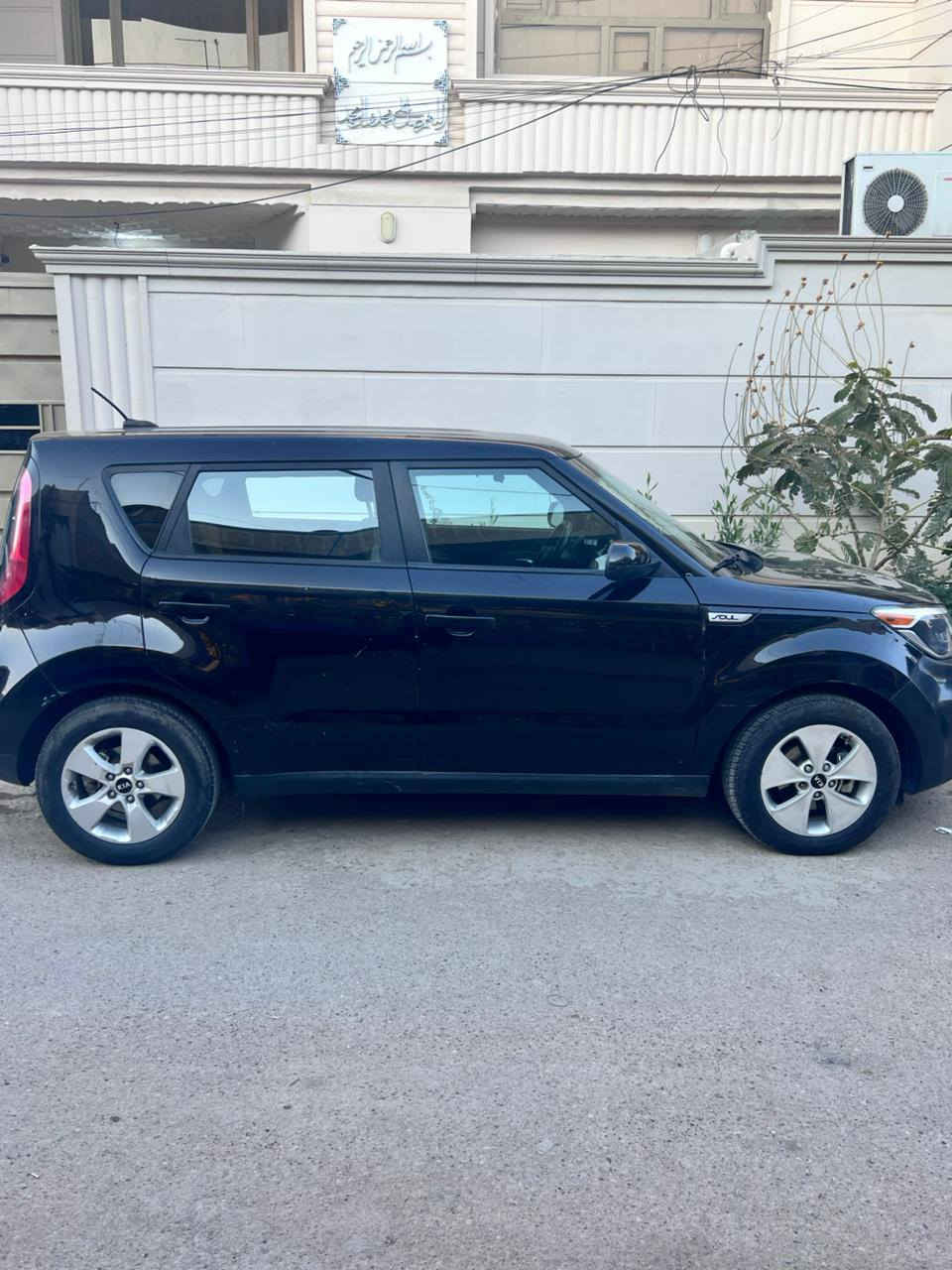 السلام عليكم
كيا صول 2019

وارد أمريكي 

حادثهه
موضح بالسونار 
كير محرك 1600 

سيارة رقم بغداد هزه وفحص وسنويه كله جديد بأسمي

ماشيه 64 ميل

شاشه 
كامره 

تحكم ستيرن جهتين 
حساسات خلفيه

سياره جاهزه مجهزه مابيه نقص

السعر 110

بغداد البلديات

***********.    واتساب
