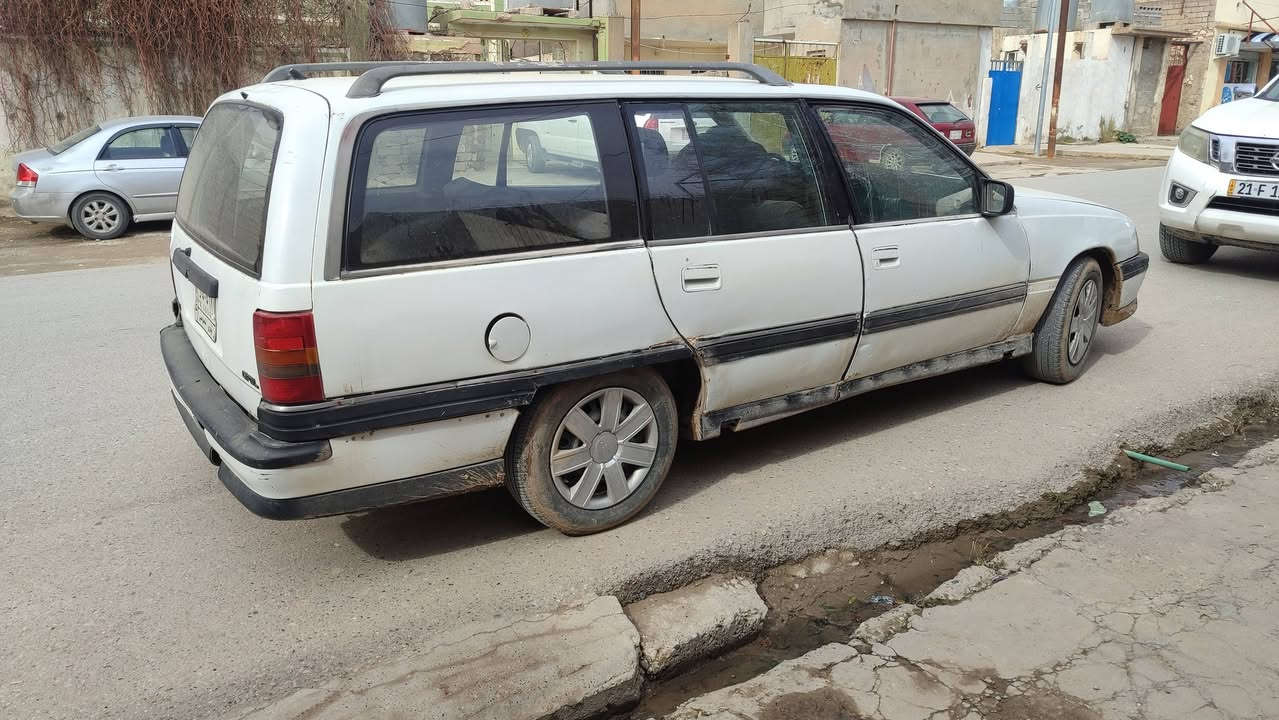 اوميكا استيشن حجم 20 رقم الماني سنوية اخضر
كربون بنزين بيها محرك و كير بشرط مكان سيارة برظله ‏‪ 0751 244 0051‬‏
