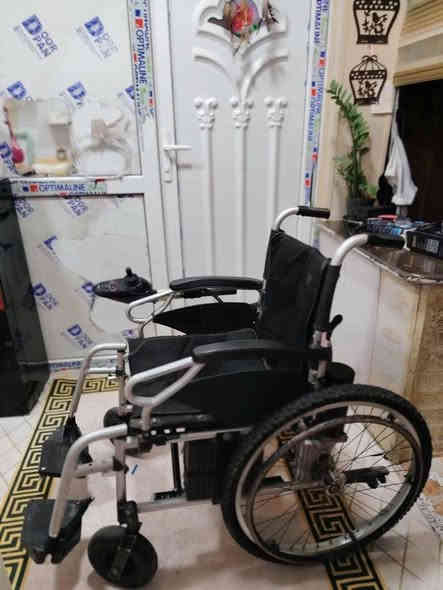 السلام عليكم
كرسي كهربائي للبيع الم اليوم يطبك وصير بالجنطه مال السياره بدون متفتح البطاريات مستخدم نضيف استعمال قليل  بطارياته جديد سعره 380
رقم الواتساب ***********
