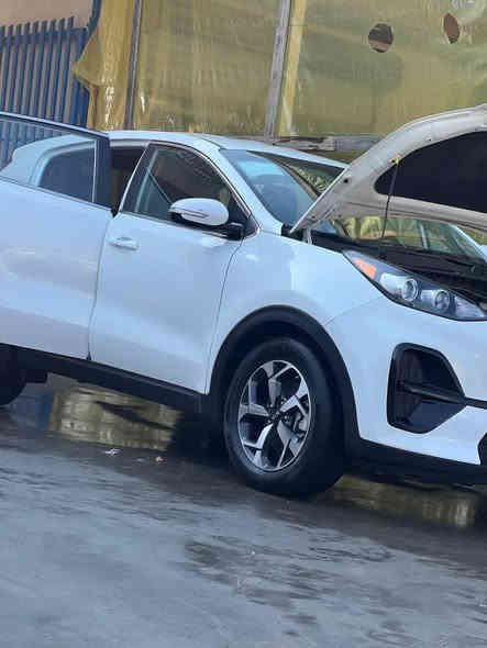 كيا سبورتج 2021 وارد امريكي بلاك اديشين ماشيه 43 رقم أربيل انكليزي الجديد بسمي  حادثها موجود بل نشر فقط مكفوله كفاله عامه حتى الدعاميات
 مواصفات..  
١-كشنات مخمل ٢-تحديد مسار ٣- اشاير بالمرء ٤-شاشه كبيره ٥- كامره خلفيه دواره ٦- قطعتين تبريد ٧- ثلاث وضعيات قياده وباقي المواصفات المعروفه بصمه..
(محرك ٢٤٠٠ ) جديد ما ممدود عليه سبانه بدون ادوانز حداده تبريد ثلج كله على وضع الشركه 
عليها عدسات زنون جديده 
باتري جديد 
ادامه كامله  جاهزه ما تصرف عليها ربع 
السعر 195$ وبيه مجال 
بغداد_الحسينيه
رقم  ***********
