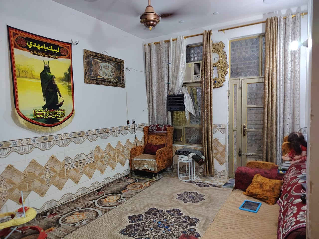 السلام عليكم
بيت بناء جديد للبيع مساحة١٠٠متر واجهة ٥ نزال ٢٠ طابق ونص 
حي اور تقاطع منطقة علاوي الاسمر الفرع الأول مقابل البانزيخانة الجديدة 
للتواصل ***********
