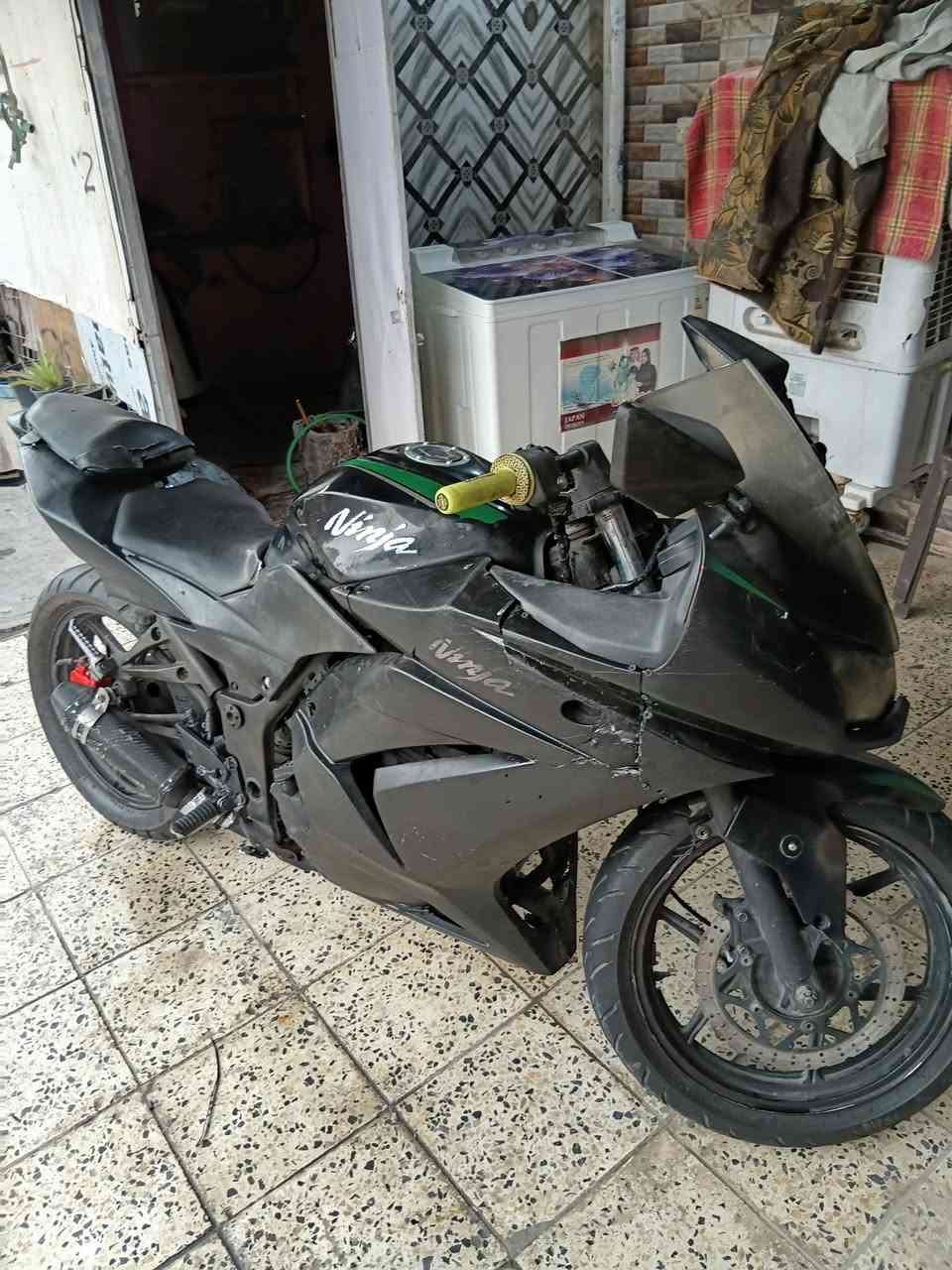 السلام عليكم كاوسكي 2008
محرك250
سنويه مرقمه دراجه كير ومكينه مكفوله
مكاني زعفرانيه 
سعر 2مليون وبيها مجال 
بيها نواقص بسيطه وكفراتها تعبانه
***********
