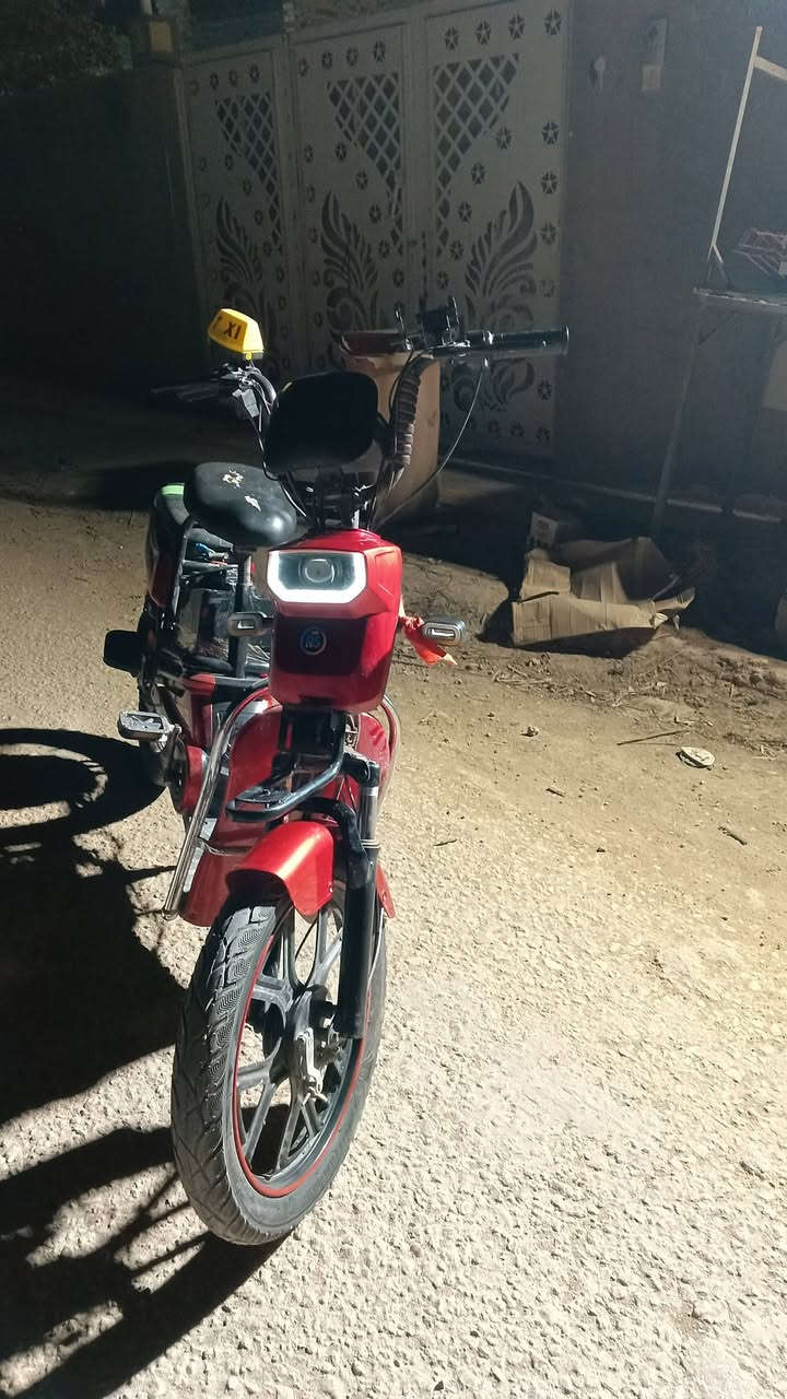 سلام عليكم دراجه شحن لبيع
الفين 25 موصفات فول 
بطاريات بعدهن بحاله الشركه شرط تفحص يم المصلح 
تايرات جدد كهرباءيات كله شغال لد نهاري كفاله من كلشي الدراجه جديده كلش 
سعره 325 وبيه مجال الشراي 
هذه الرقم اتصل وتدلل ***********
مكاني بابل الحمزه الغربي
