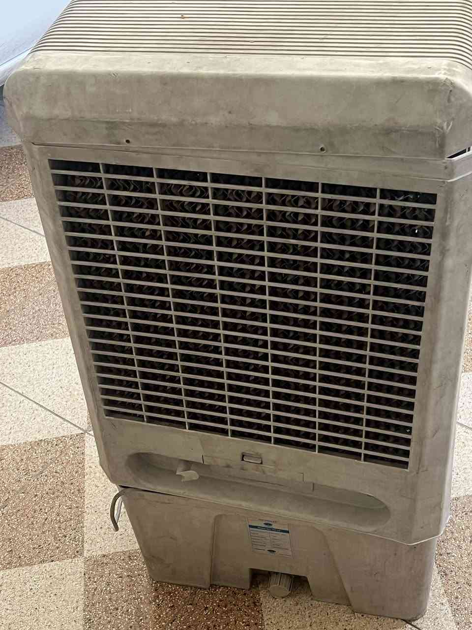 مبردة للبيع نظيفه جدا استعمال قليل
عنوان بغداد الدورة 
رقم ***********
السعر 65   الف
