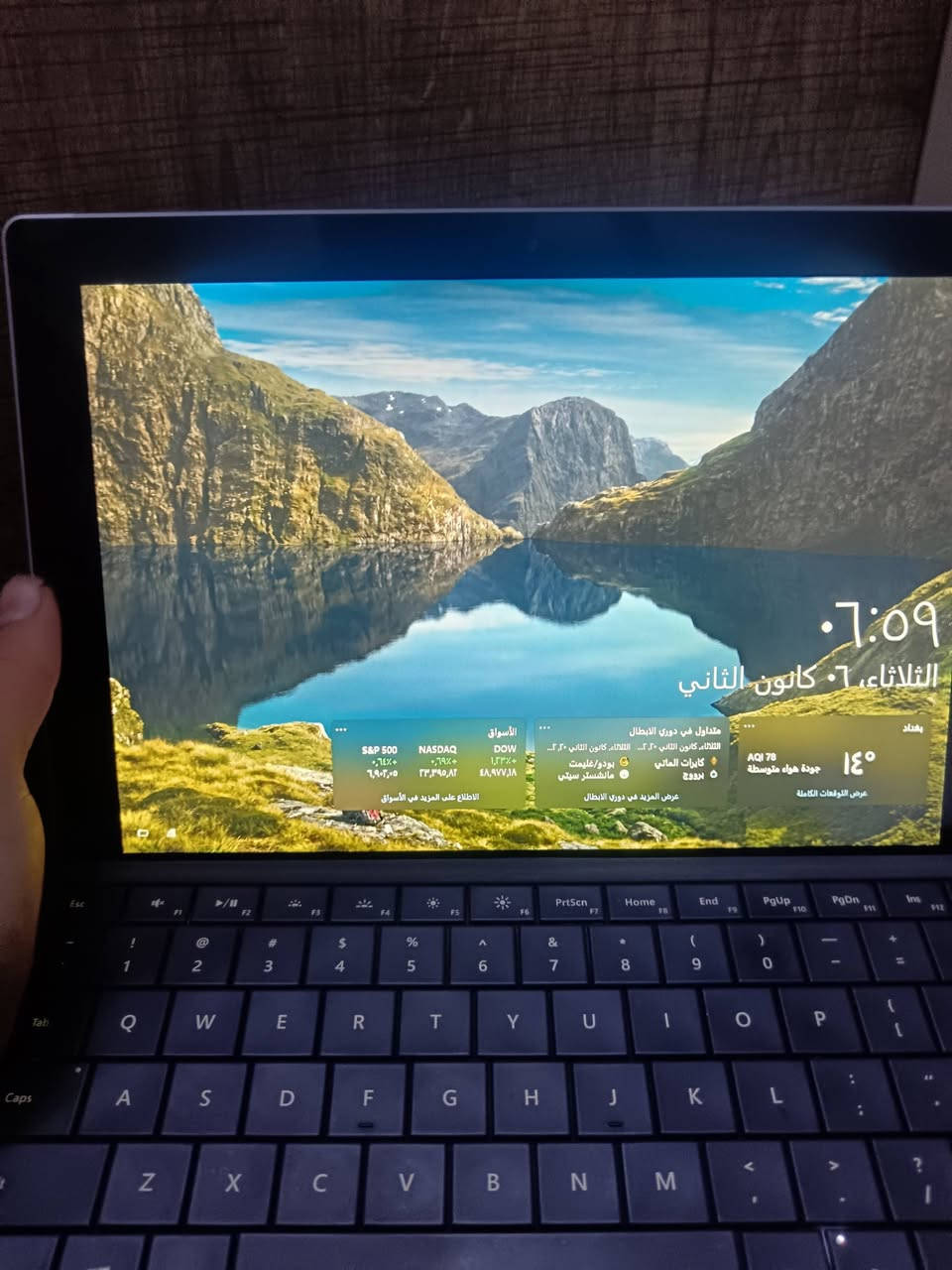 لابتوب surfece
الرام 8
الذاكره 256
يوجد فيه مكان سيم كرت 
هوه لابتوب وهوه ايباد نفس الوقت 
يكون لمس 
واتساب *********** 
العنوان بغداد السيديه شارع العلوه
السعر 200
