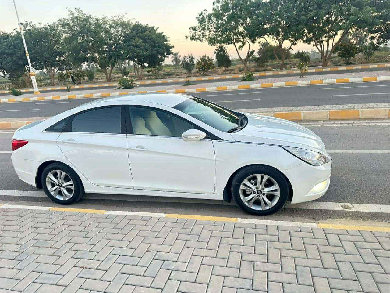 السلام عليكم 

للبيع سوناتا خليجي 2013 رقم بغداد 

السياره بيه صبغ 3 قطع رش فقط ￼

تبريد تخم تاير صدر كله جاهزه  

 حلوه وجاهزه محرك كير خير من الله محرك مامفتوح 

السعر 122 بيه حك الجيه
 مكاني السياره صلاح الدين بلد 
رقم لهاتف 
***********
***********.
