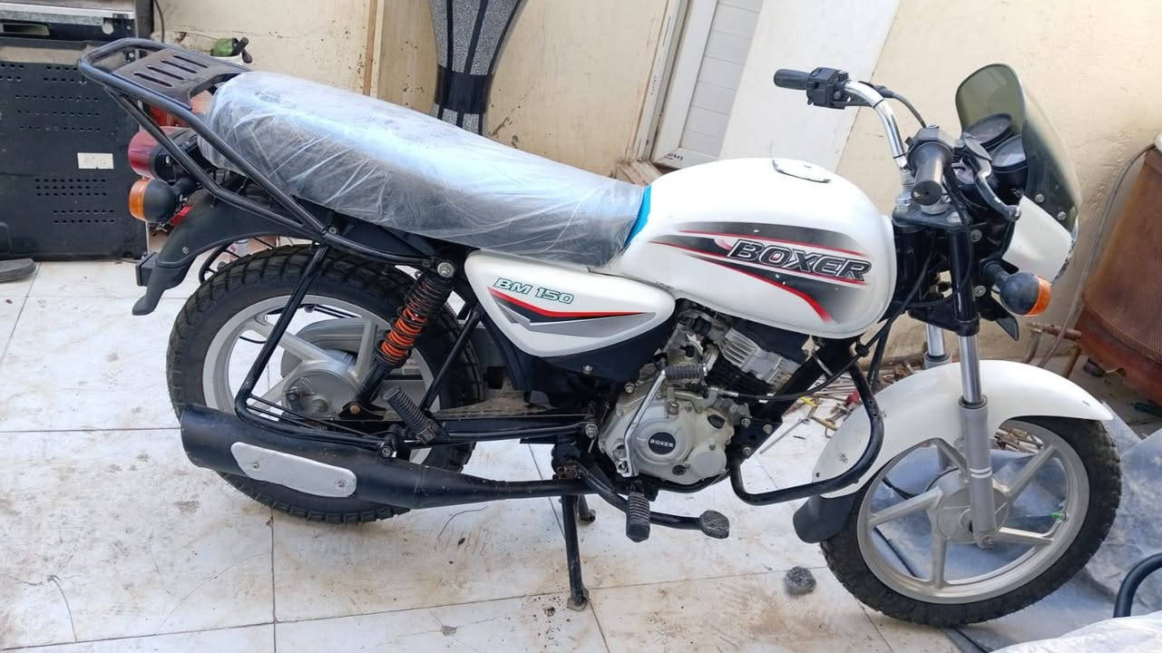 السلام عليكم 
دراجه بوكسر موديل21 اوراق ستنساخ كاملات دراجه تخبل مكينه بلاديه مامفتوحه
دراجه انضف من الصوره كله شغال ليت اشاير بك لايت مال منتسب دوام 10وبيت 10يعني مامتعوبه اشتره سياره ويريد يبيعهه سعرهه مليون و50 وبيهه مجال 
***********
