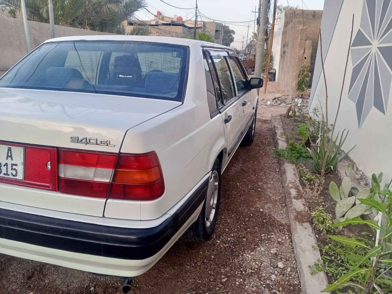 سياره فولفو موديل 92مكفول صبغ بلادي تبريد تخم تاير حدادي جديد محرك عادي غرفه جديد  كهربائي كل شغال ***********
