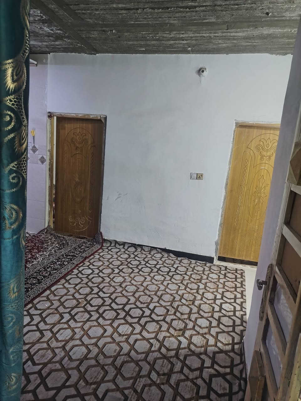 بسم الله الرحمن الرحيم بيت سند ٢٥ مساحته ١١٠ بي غرفتين وصاله ومطبخ ومضيف وطارمه مكان البيت كربلاء افريحه مقابل الجامعه مال افريحه طريق الزوار سعره ٤٥ رقم الهاتف ***********
