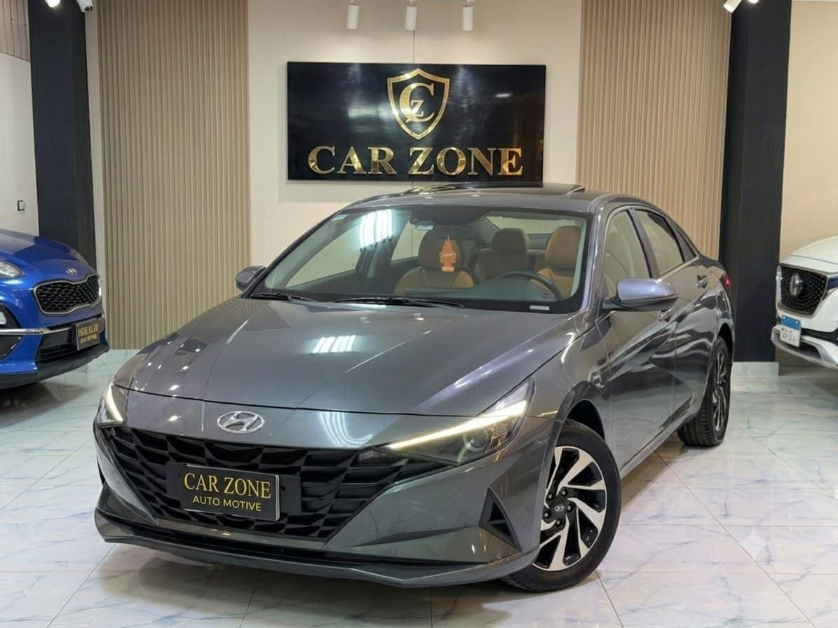 🚘 هيونداي النترا CN7 موديل 2022 الفئة الرابعة 
🚘 Hyundai Elantra CN7 2022 – Smart Plus
 (الفئة الرابعة)
🔹  الموديل 2022 الفئة الرابعة 
🔹 الموتور : 1600CC تنفس طبيعي 4 سلندر
🔹 الفتيس : اوتوماتيك من 6 سرعات
🔹 العداد: 34,000 كم
🔹 الحالة: فبريكا بالكامل
🔹 الصيانات: توكيل
🔹 نسخة الوكيل

✨ الكماليات:
✅ شاشة 8 بوصة Touch Screen
✅ Apple CarPlay & Android Auto
✅ كاميرا خلفية
✅ حساسات ركن خلفية
✅ جنوط سبور 16 بوصة
✅ تكييف أوتوماتيك
✅ مثبت سرعة
✅ مرايات كهرباء ضم
✅ عجلة قيادة Multifunction
✅ TPMS (مراقبة ضغط الإطارات)
✅ ABS – EBD – ESP
✅  وسائد هوائية

💡 ليه تختار Hyundai Elantra CN7؟
تصميم عصري، اعتمادية هيونداي، راحة في القيادة، مع صيانات توكيل وحالة فبريكا بالكامل.

✨ متاح كاش – قسط – استبدال 🔄
🎥 متاح فيديو معاينة للمصداقية

📍 العنوان: التجمع الخامس 
🕑 مواعيد العمل: من 11 ص لـ11 م

📞 للتواصل:01055629718


**إذا كنت صاحب هذا الإعلان وتريد حذفه لأي سبب، رجاءا أرسل رسالة إلى الدعم الفني**