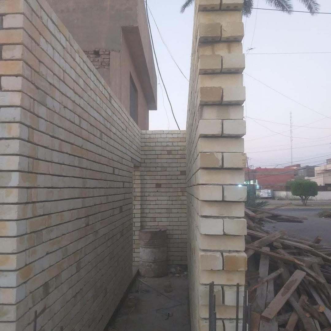 عملنا في بغداد فقط تسليم مفتاح كرسته وعمل ترميم إضافة بناء تسليم هيكل عظم بدون باب وشباك سعر المتر المربع للهيكل كرسته وعمل ١٨٠ الف يتضمن الفقرات التاليه
دفن وتعديل الأرض بمادة السبيس مع مستوى وزن الشارع
مع الحدل بحادله كبيرة
رش مبيدات كلوردين قاتل الحشرات
تسقيط وتخطيط الخارطه على الارض مع فرش نايلون زراعي نوعيه جيده
عمل المجاري حسب مخطط الخارطه نوعية امل الشريف المصري
تسليح الرفت يكون حسب مخطط الخارطه مع حصيرتين تسليح
صب الرفت بمواد درجه اولى اسمنت مقاوم رمل اخيضر حصو مكسر او صب بم  كونكريت جاهز حسب طلب الزبون
يكون ارتفاع الرفت ٤٠ سم
صب بتلو ٢٠ سم حسب المخطط
بناء بالطابوق الجمهوري بارتفاع ٣،٣٠ للطابق الأرضي
عمل حداده ونجاره صب السقف نوعية الشيش عراقي اف اف أو سوبر أو ماس رباط ٣٠ سم على كل البيت مع السقف
بناء الطابق الثاني بارتفاع ٣،١٠ نفس مواصفات الطابق الأرضي مع مردات ماء ٢٠ سم
بناء البيتونه مع صب السقف حسب مساحة الخارطه مع الستاره بارتفاع ١،٧٠ سم
يشمل الهيكل المجارى كاملة مع مرازيب السطوح والبلكونات
مع تأسيس أنابيب السبالت مع تأسيس جكشنات سبور لايت السقوف
علما عملنا بغداد نقد فقط
للتواصل
***********واتساب
***********واتساب واتصال
ربي يرزق الجميع
