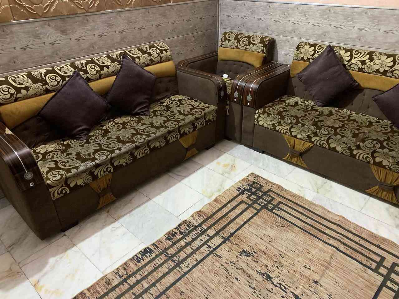 السلام عليكم تخم للبيع ١٠ مقاعد تفصال عراقي درجة أولى النضافة /٨٠ السعر ٣٥٠ وبي مجال تواصل *********** بغداد مدينة الصدر
