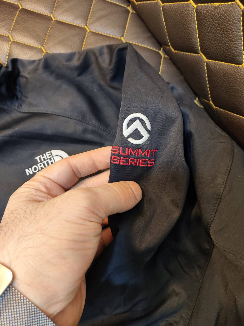 NORTH FACE 
باله اورجنال %100
نظافة %95
ترهم رجالي نسائي 
L القياس 
عرض صدر 58
الطول 62 
يلبس وزن 80 هالحدود 
يتوفر توصيل 6 الاف لجميع محافظات العراق 🚙


**إذا كنت صاحب هذا الإعلان وتريد حذفه لأي سبب، رجاءا أرسل رسالة إلى الدعم الفني**