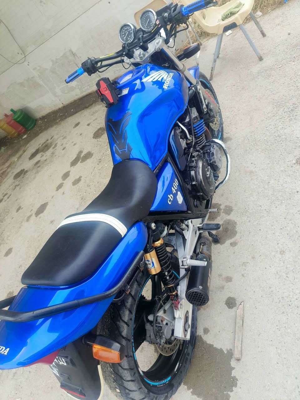 السلام عليكم عندي بطح cb 400 للبيع جيل اول 16 ولف محرك مامفتوح مكفوله +اوراق  معدل 180   يعني دراجه خير من الله السعر 2500 يعني مليونين ونص وبيها مجال وتدللون 🤍 رقمي *********** #الجميع
