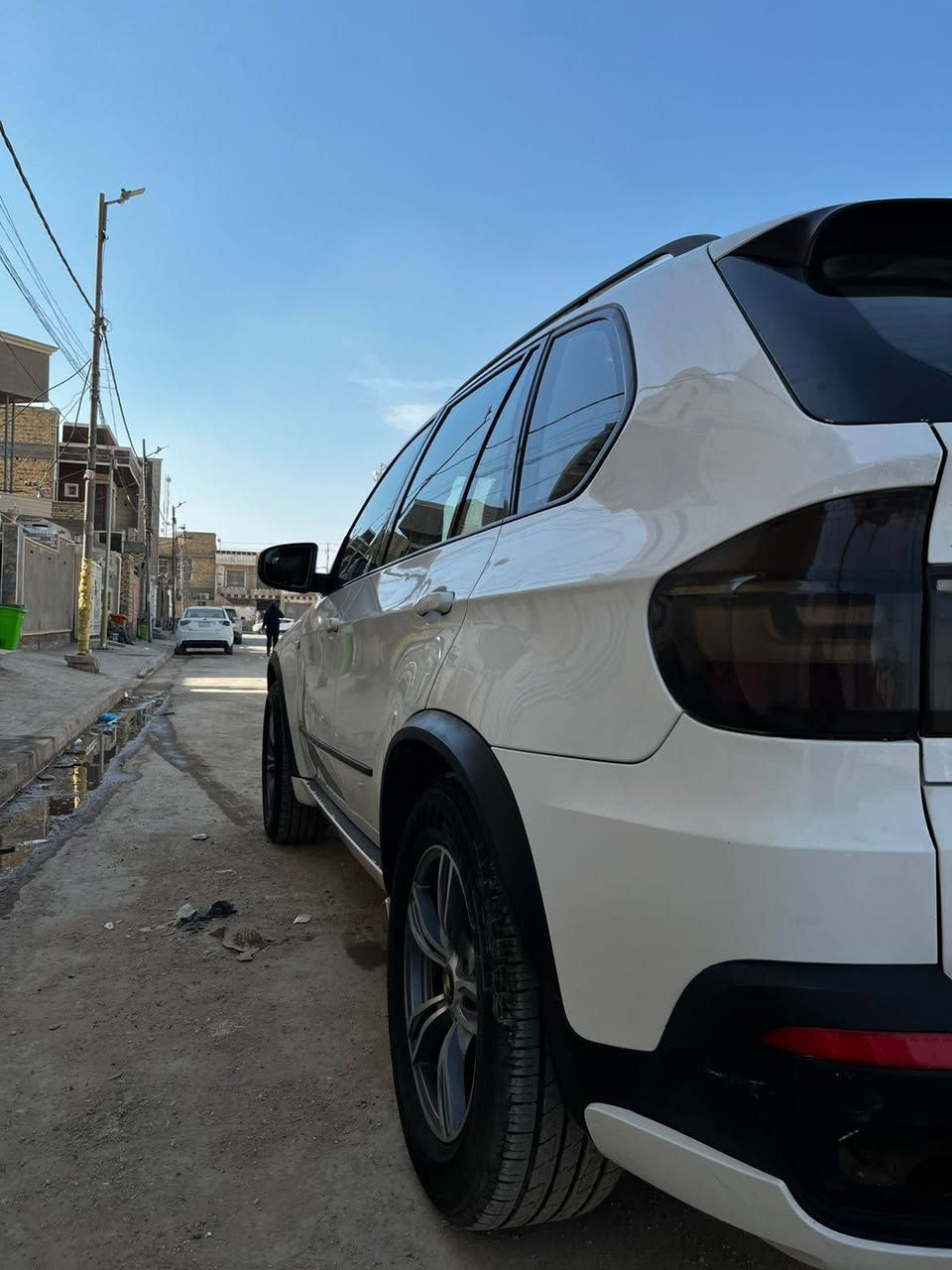 Bmw x5 E70
موديل2008
وارد كلين تايتل
سونار موجود بيها رشات صبغ بالدوسات جوه البيبان اثر شخط هنا بالعراق
فول مواصفات
شاشه وكار بلي
كير كوبرا
كشنات كهرباء خزن ميموري
تدفئة بالكشنات
بانوراما
صندوق شفط
تدفئه وتبريد
تبريد ثلج بيانو
كير ومحرك كفاله
محرك ٣٠ n52 المرغوب
تخم تاير جديد
باتري جديد قبل كم يوم مبدله
والسياره مسويلها ادامه كامله 
رقم بغداد مميز
ررقم وهزه وسنويه جدد ومشروع وطني
 وبأسمي
السياره مال جناي وبالخير عالياخذها
السعر ١٢٥ ورقه
للتواصل على الرقم *********** 
سياره مال جناي بغداد, العراق
