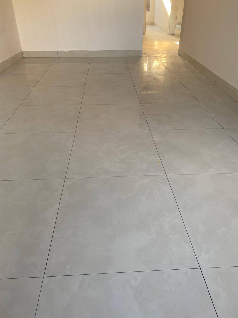 خلفه سيراميك شغل درجه اولى
***********
