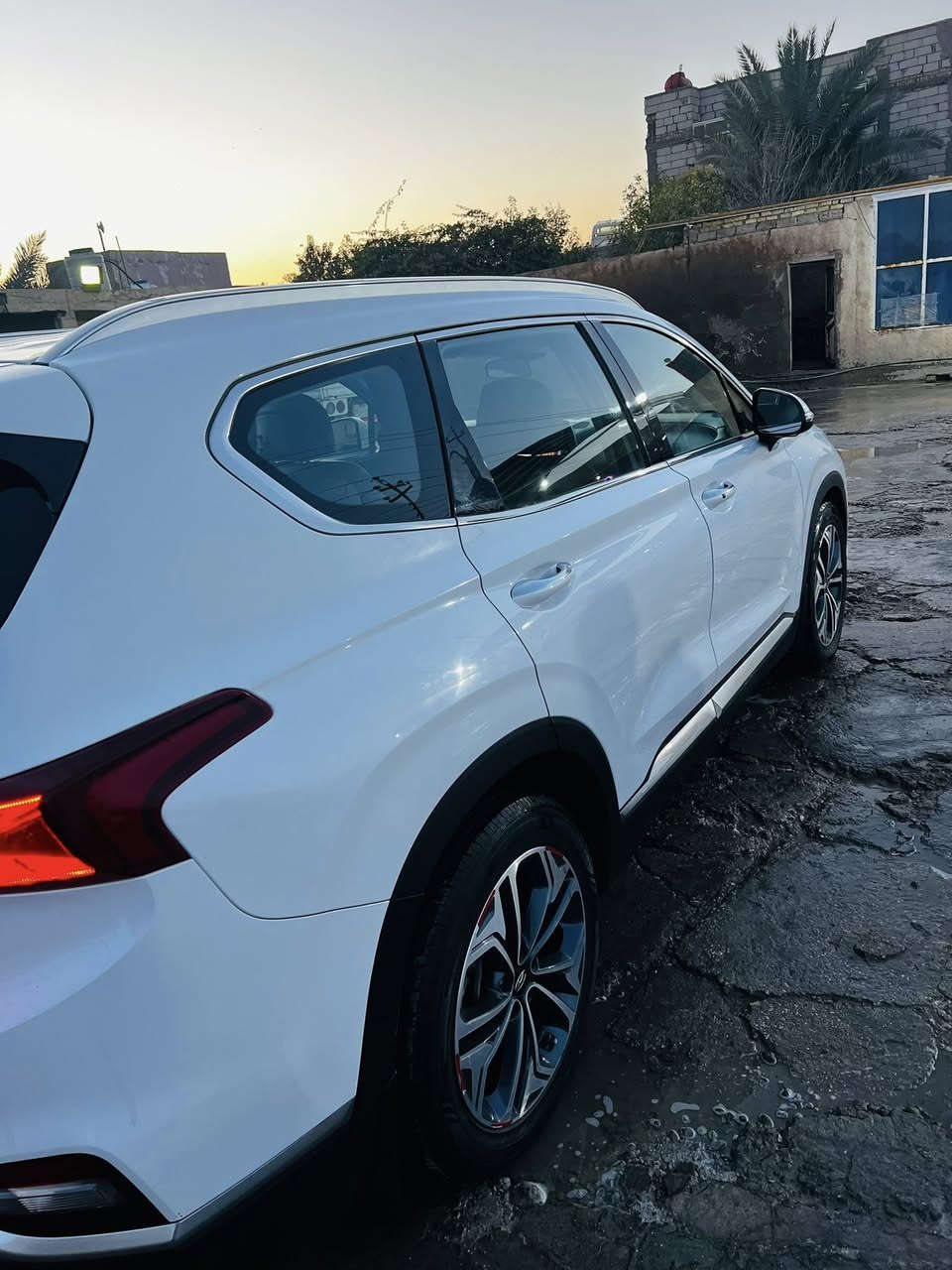 للبيع – هيونداي سنتافي 2020
فول مواصفات ما عدا البانوراما
تشغيل عن بُعد
كشنات جلد كهرباء (تبريد + تدفئة)
حساسات أمامي وخلفي
كاميرا خلفية
السيارة نظيفة وجاهزة للفحص
السعر 195 وبيها مجال 
للتواصل ***********
