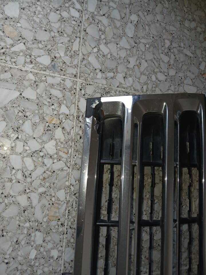 شباك باجيرو
السلام عليكم 
اخوان 
شباك باجيرو للبيع يرهم من 2009 لل 2018 مابيه اي كسر والصور واضحه شويه جراد بالعلامه وشويه بالنيكل والسعر اخوان قيم بما يرضي وبالعافيه 
ابو سيف 
***********
