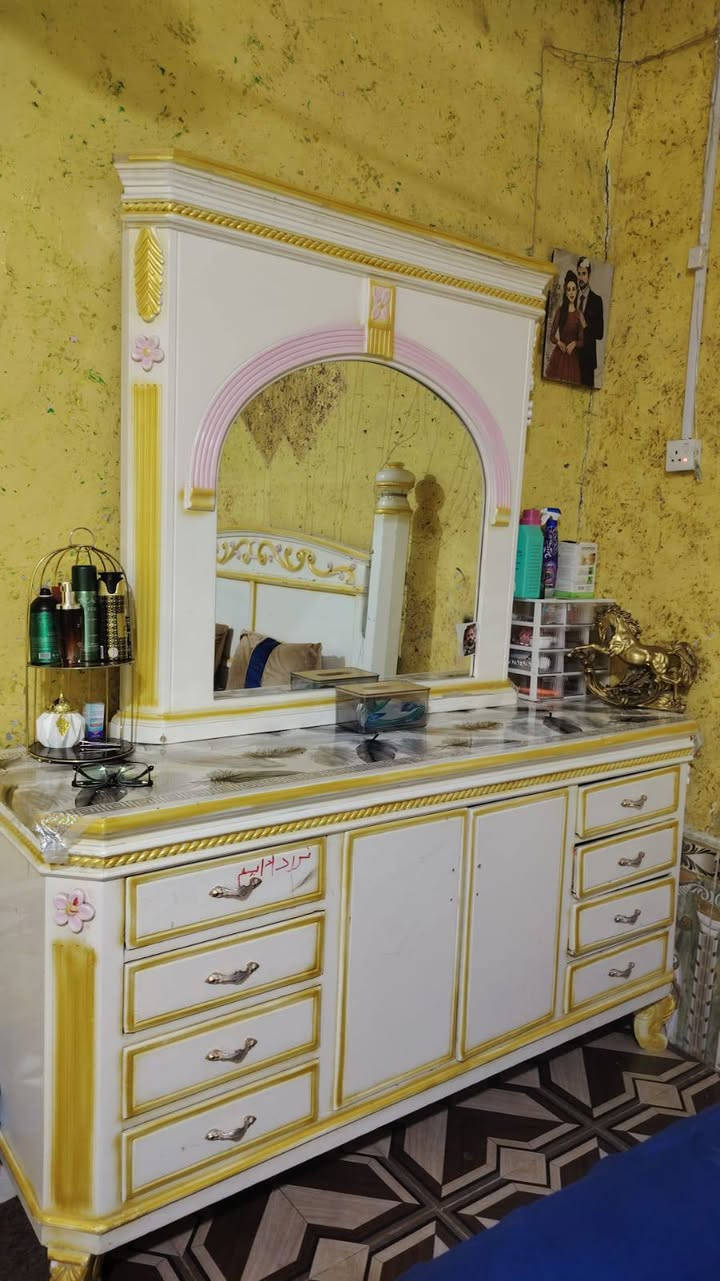 كنتور كويتي يتكون. من 6 قطع القرفه ضخمه كنتور 6 باب + ملحق وي الكنتور السعر 800 بيهه مجال تواصل ***********
