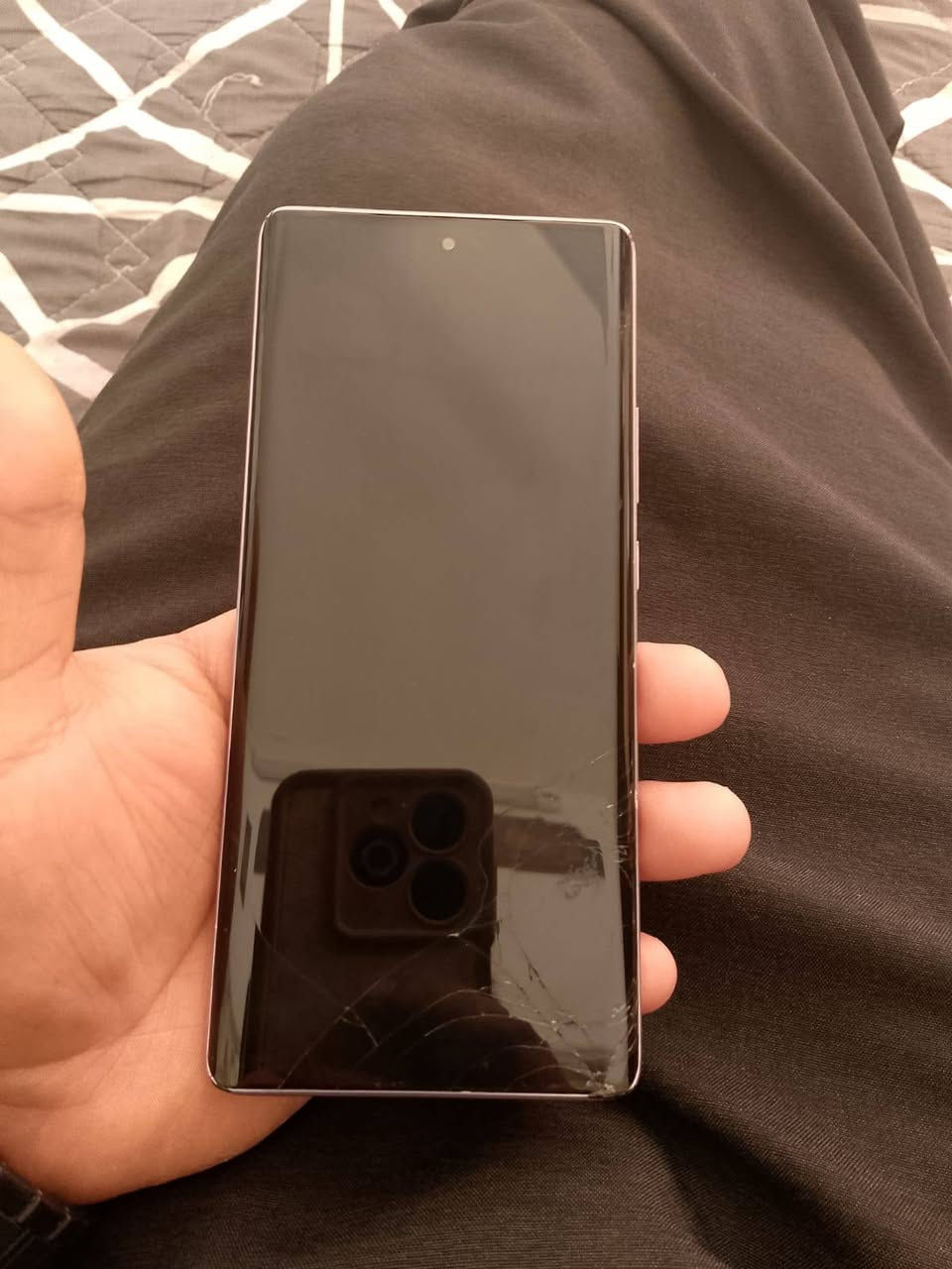 السلام عليكم جهاز مثل ما واضح بل صور 
نظيف كلش بس بي طكه بالشاشه ما مئثر عل لمس  جهاز يخبل والله 
يشغل ببجي 60 فريم 
ويا بس شاحنه الشراي واتساب *********** 
السعر 150 او بي مجال الشراي البصرة, العراق
