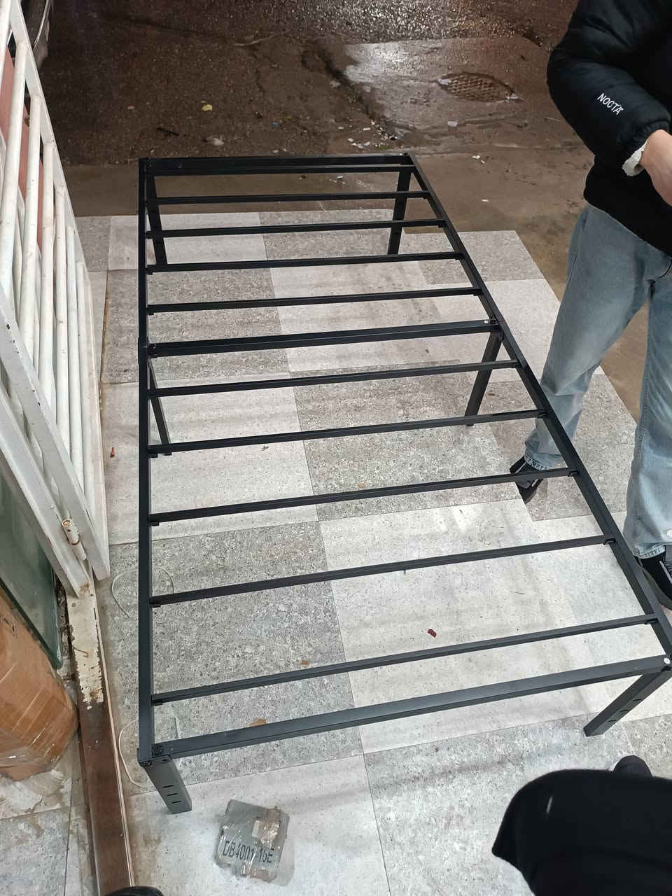 سرير قياس 95*195
ارتفاع 40 قوي


**إذا كنت صاحب هذا الإعلان وتريد حذفه لأي سبب، رجاءا أرسل رسالة إلى الدعم الفني**