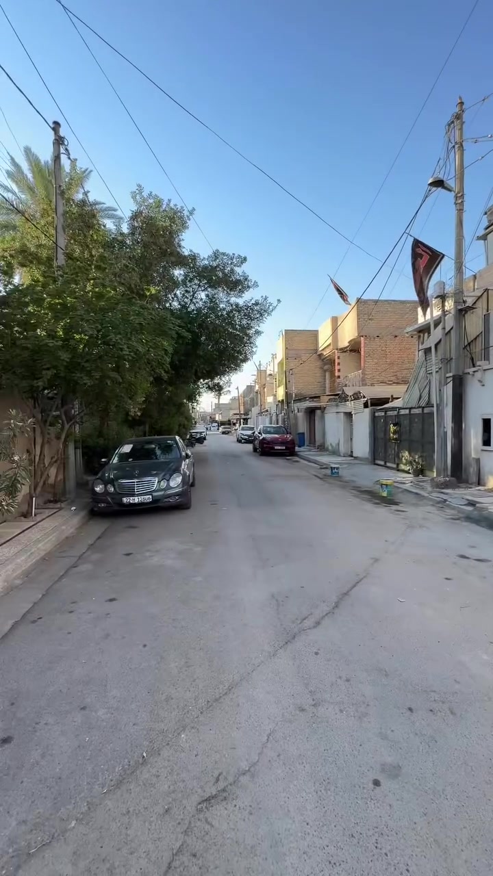 السلام عليكم 
دار للبيع المساحه 120m واجه 6 نزال 20 شارع العريض فرع كص الاخلاص البيت سند مستقل لا مخالفه ولا ضريبه كامل من كلشي بناء مسلح رباطات للاستفسار الاتصال ***********
